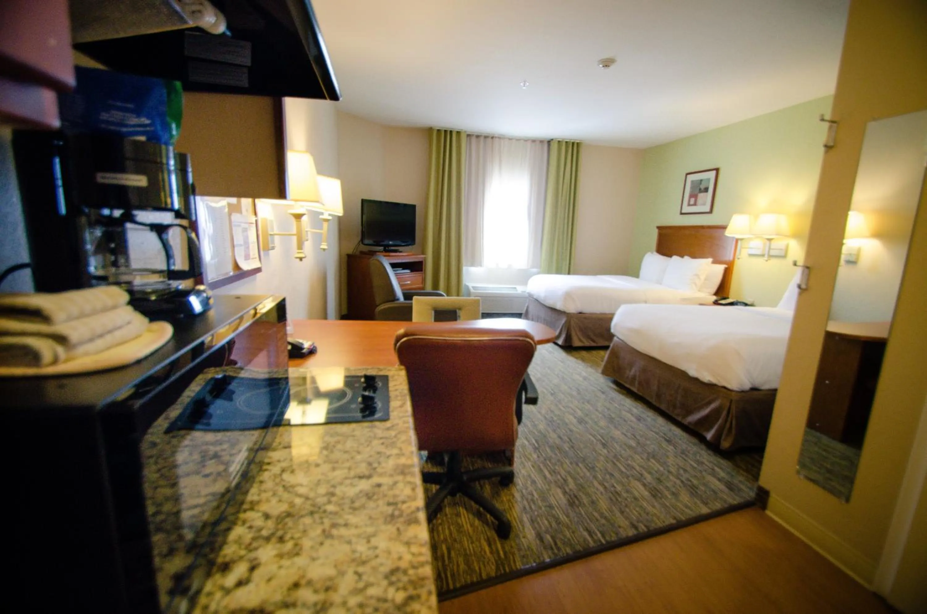 Photo of the whole room, Bed in Candlewood Suites Temple by IHG