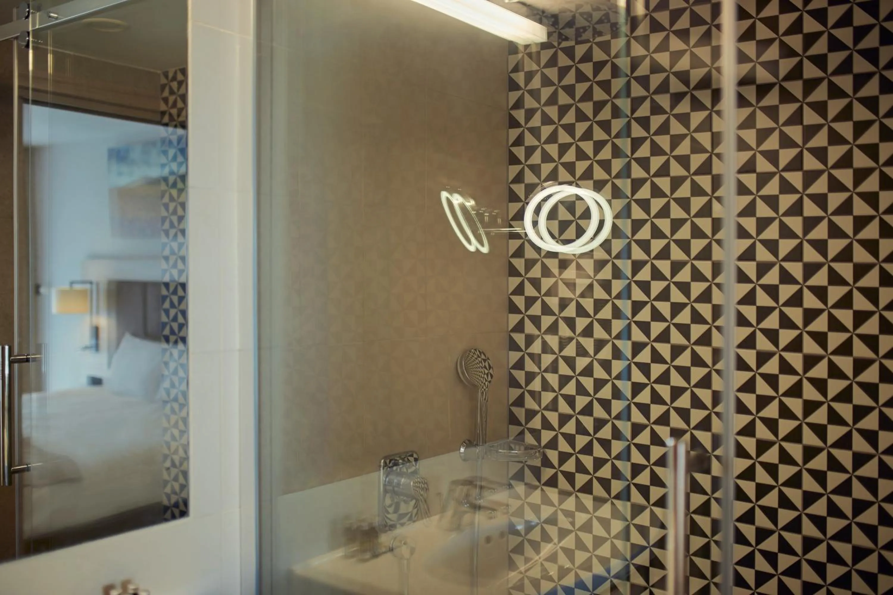 Bathroom in Bristol Aparthotel