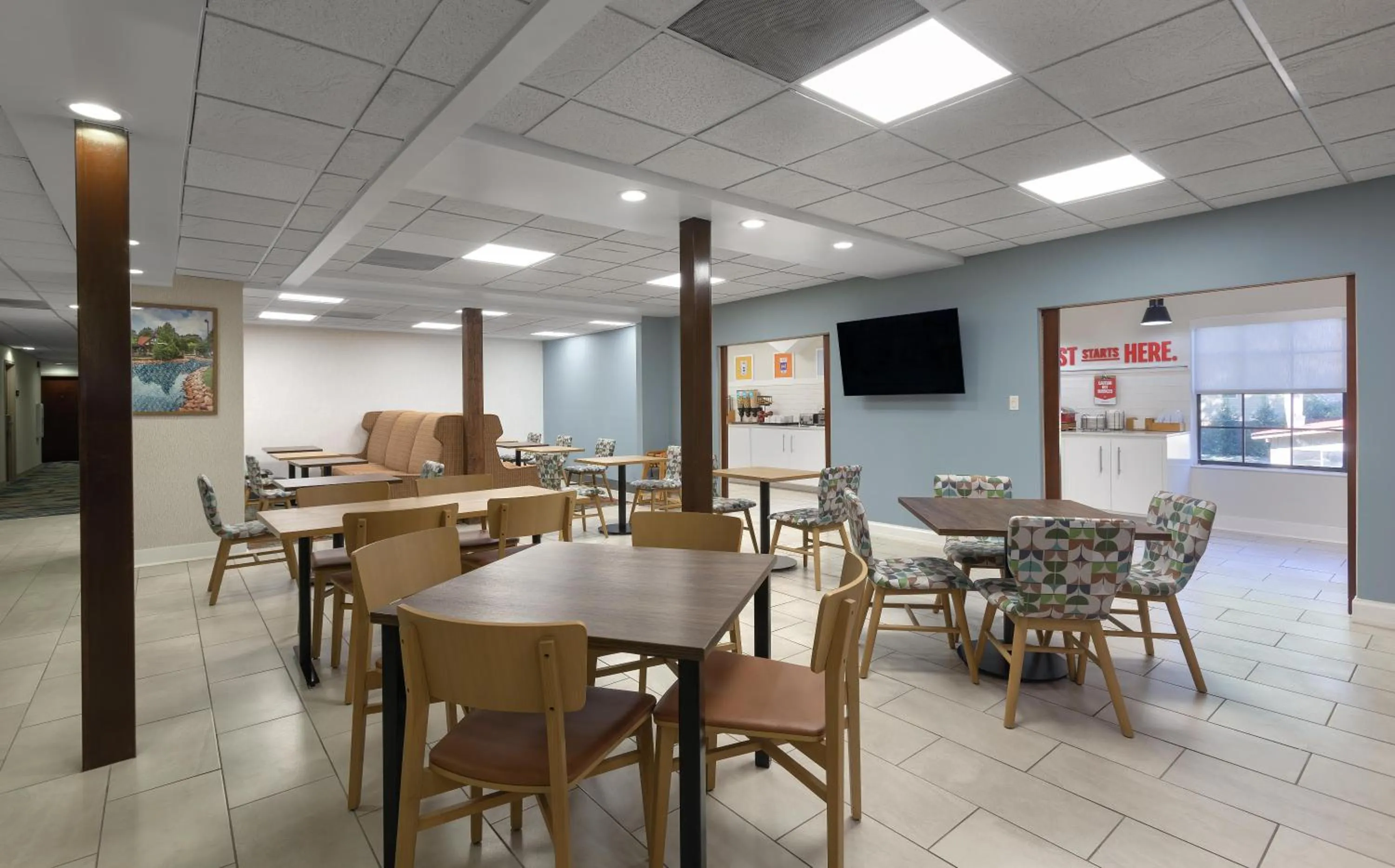 Dining area in Hampton Inn Helen