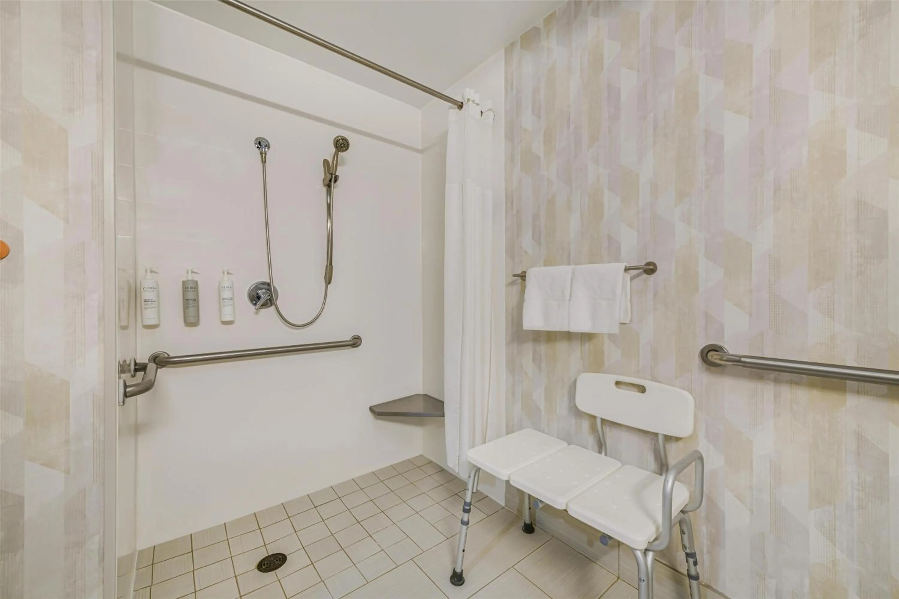 Bathroom in Hampton Inn Huntsville-Arsenal/South Parkway