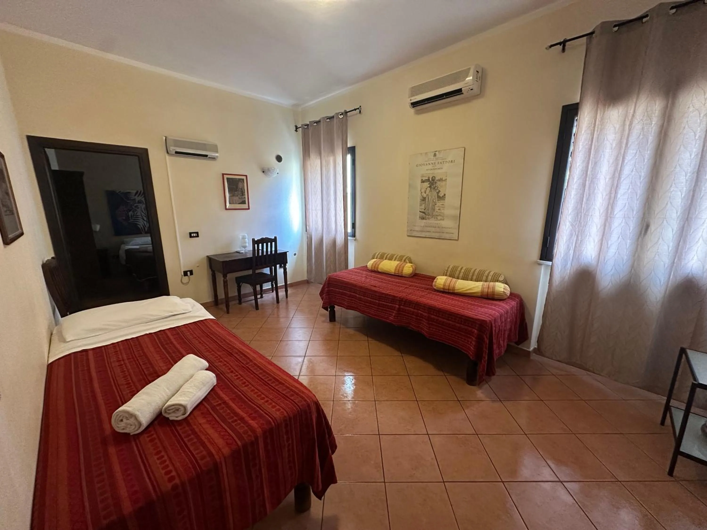 Photo of the whole room, Bed in Art Lincoln