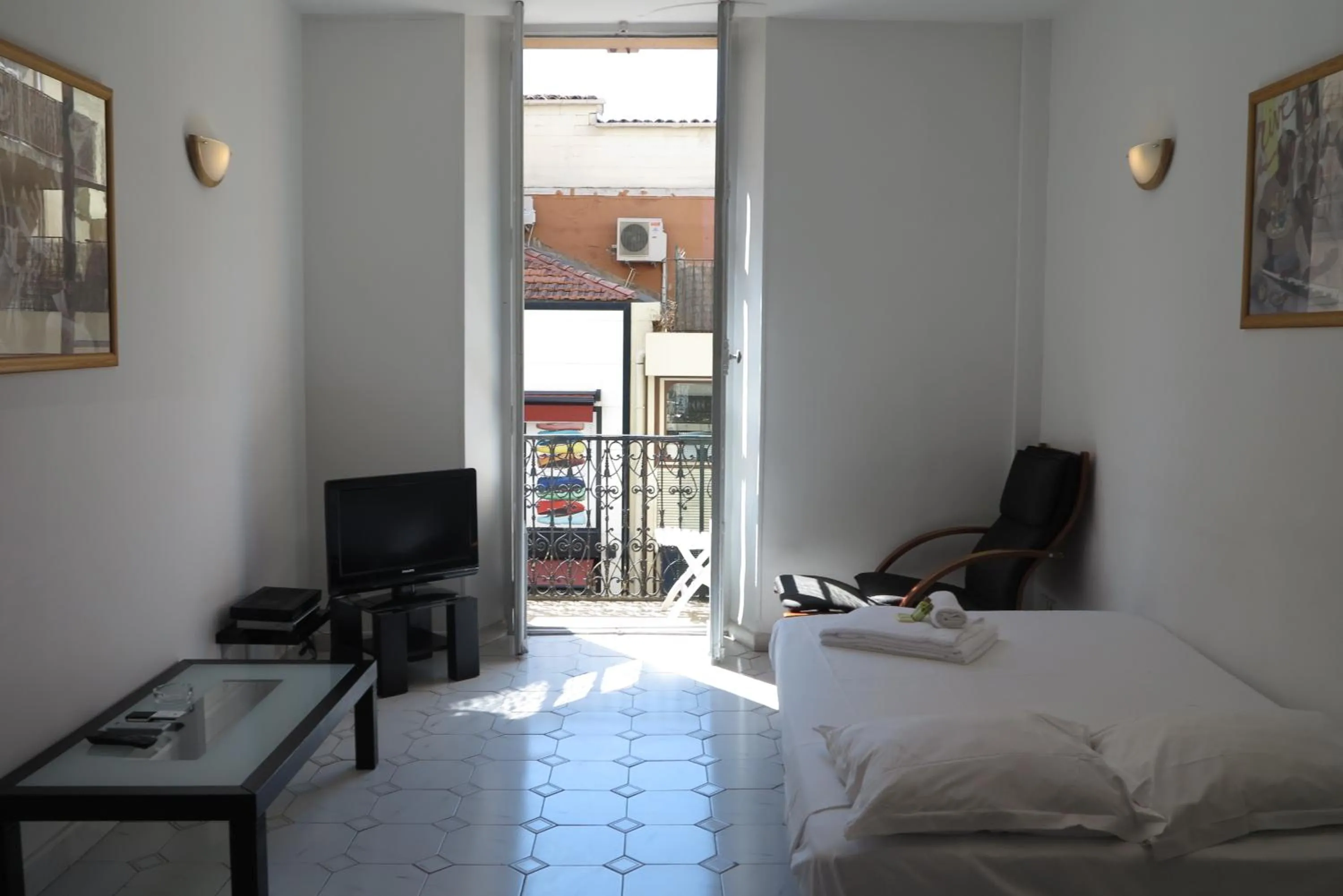 Living room, Bed in Viva Riviera - 5 Rue Commandant André
