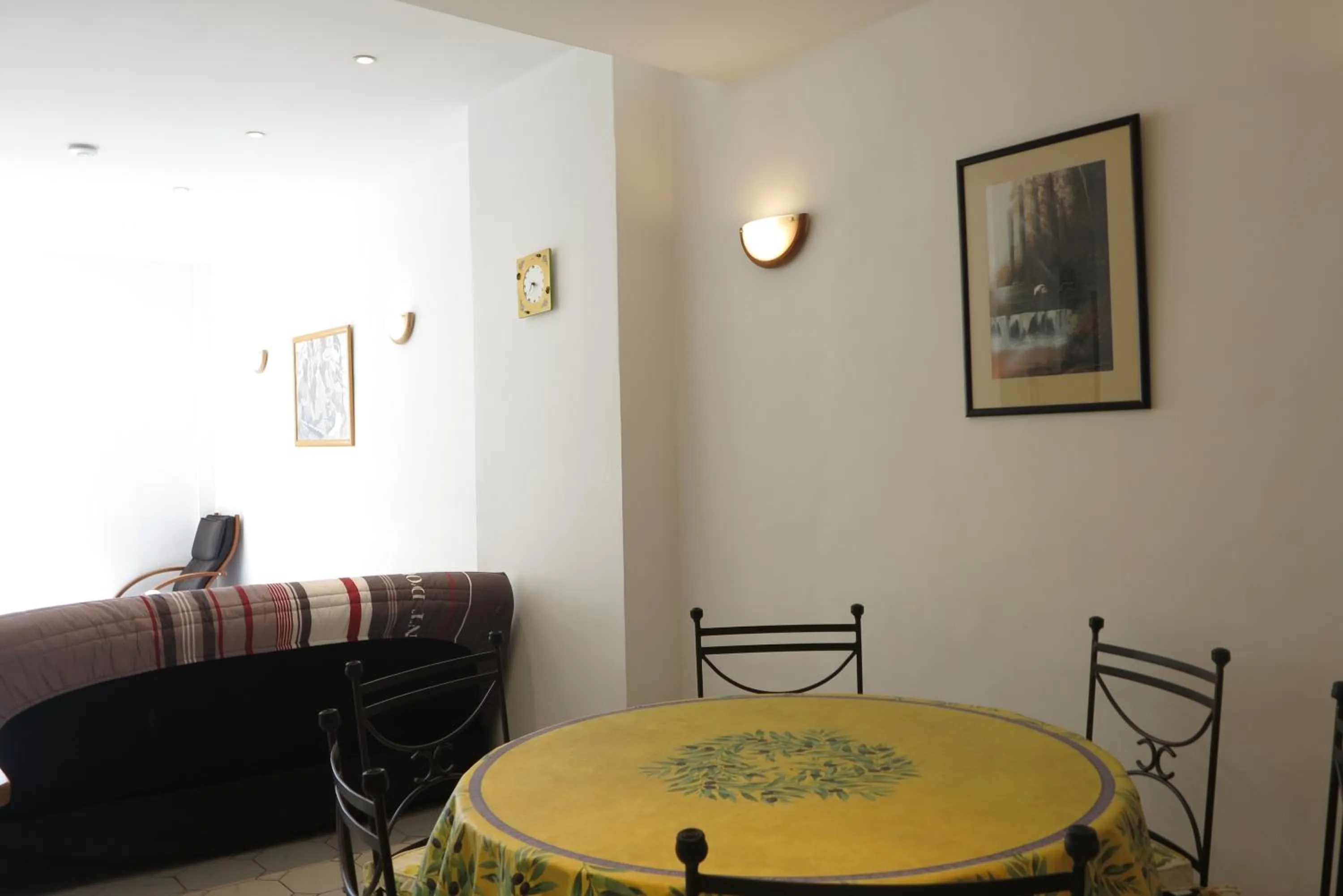 Dining area in Viva Riviera - 5 Rue Commandant André