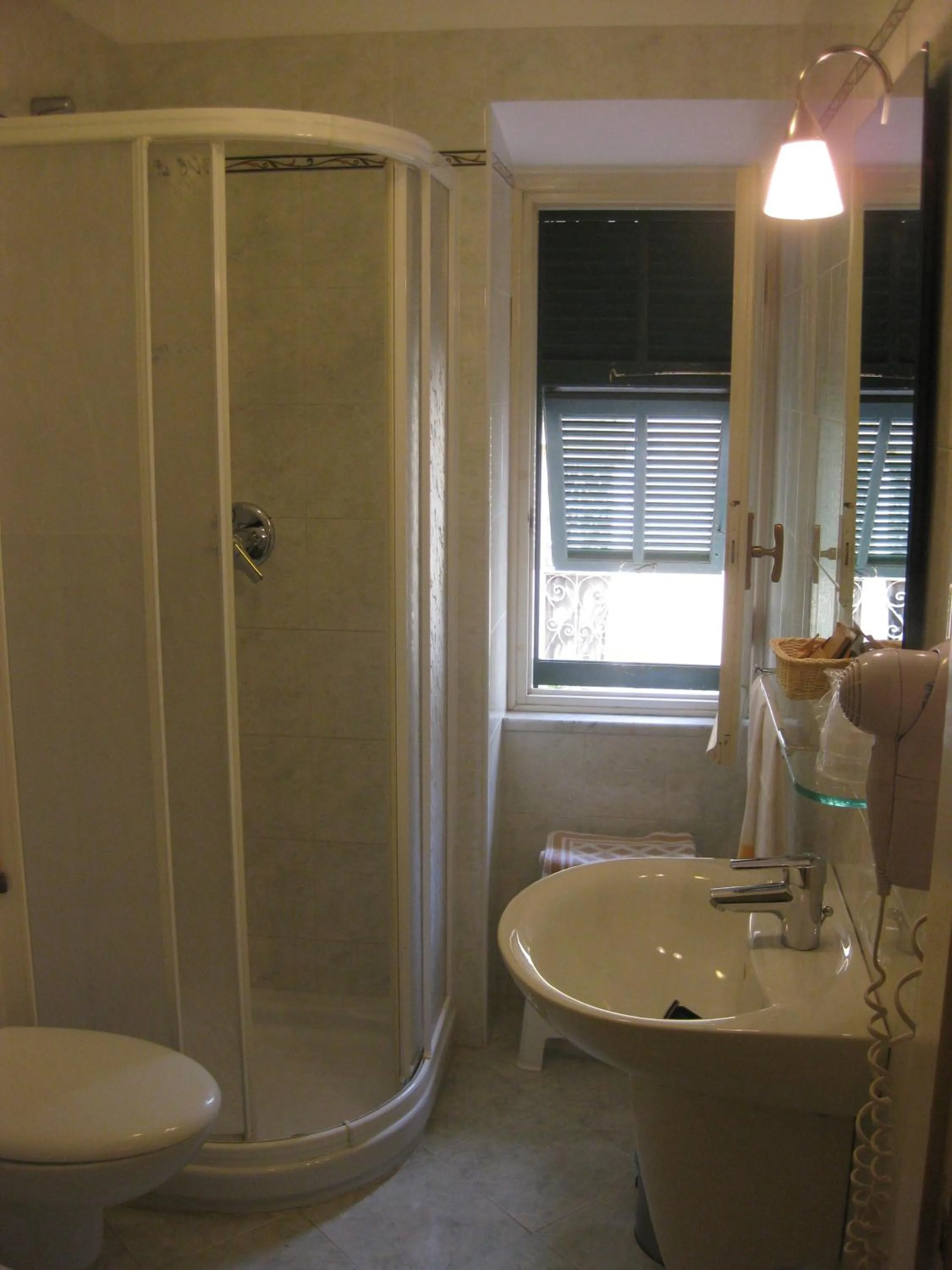 Shower in Hotel Villa Igea