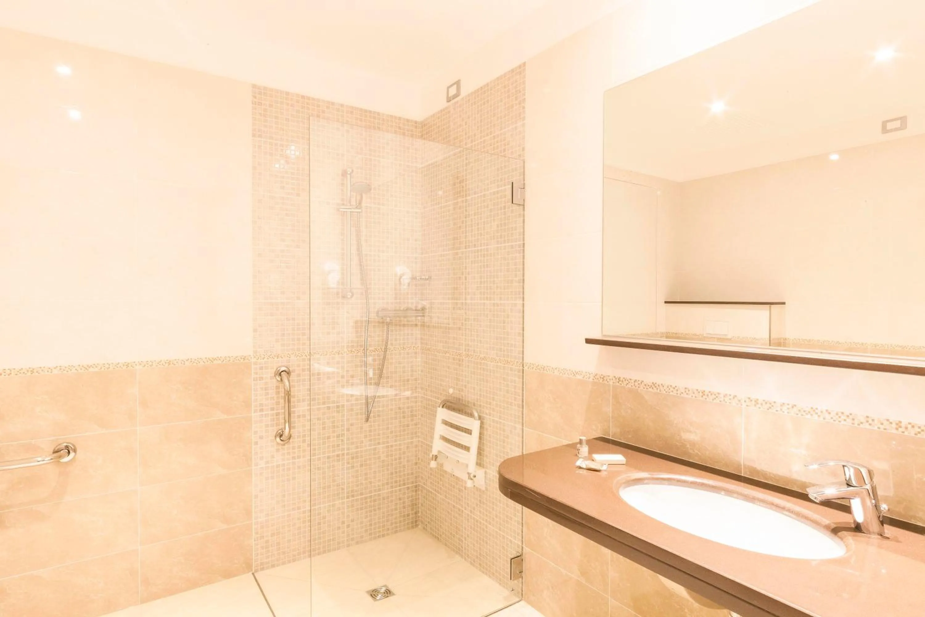 Shower in Diano Sporting Apartments