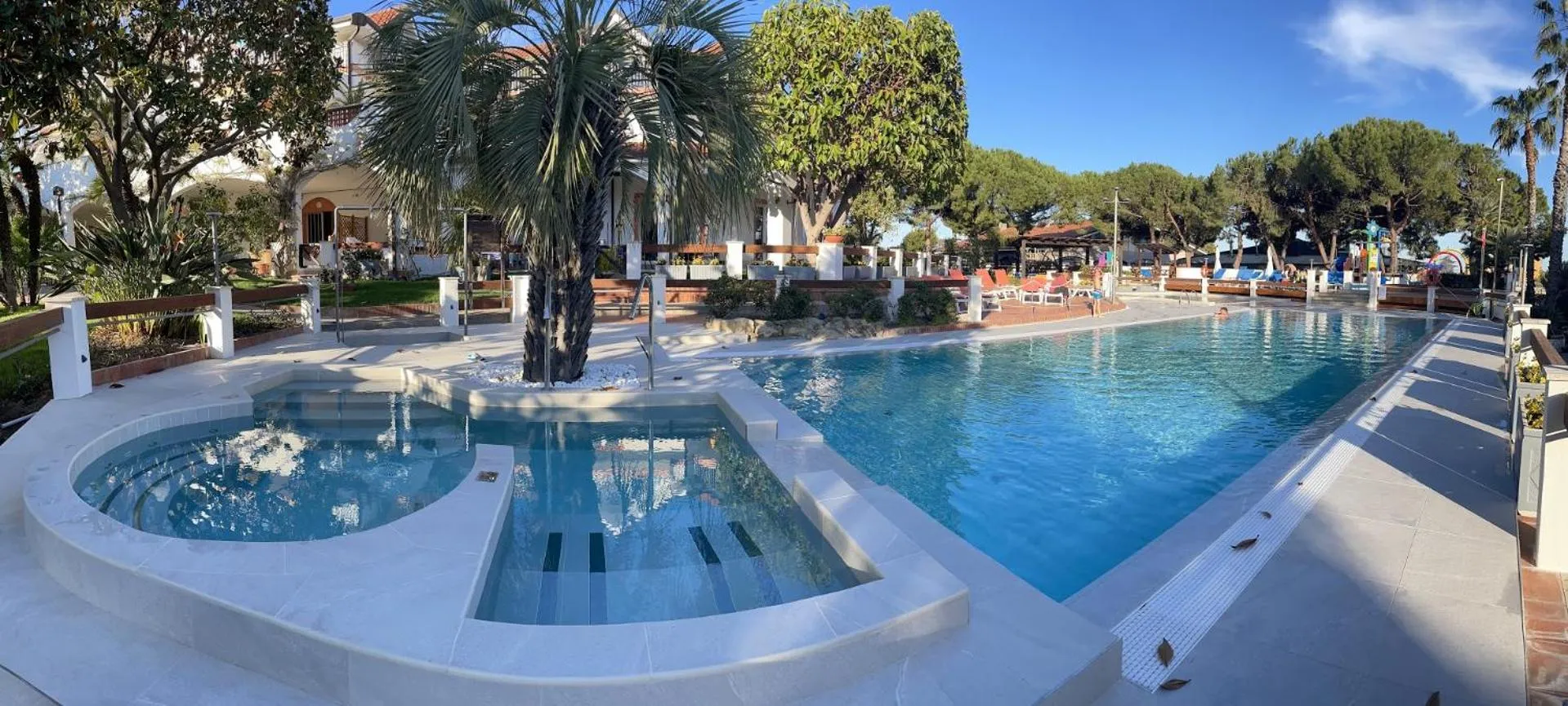 Swimming pool in Diano Sporting Apartments