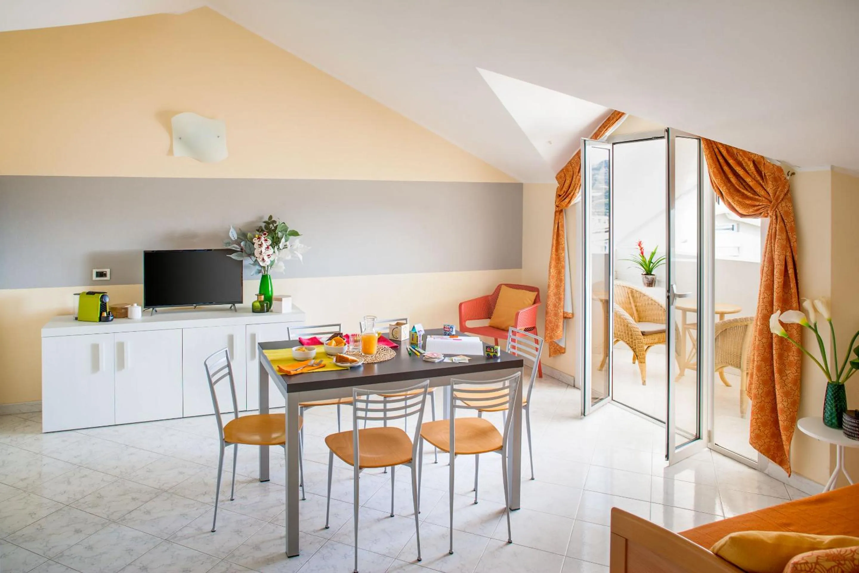 Dining area in Diano Sporting Apartments