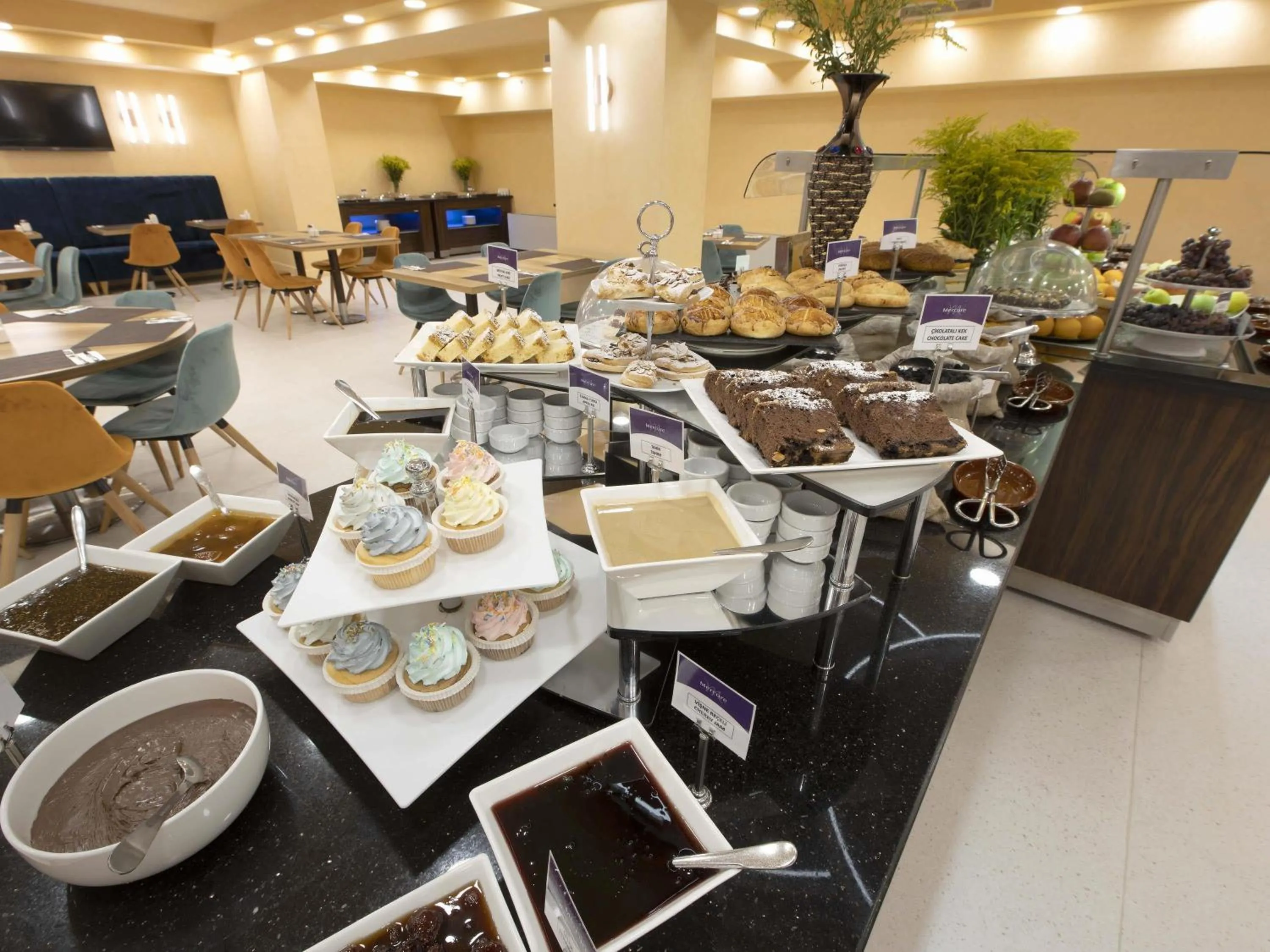 Restaurant/places to eat in Mercure Istanbul Bakirkoy