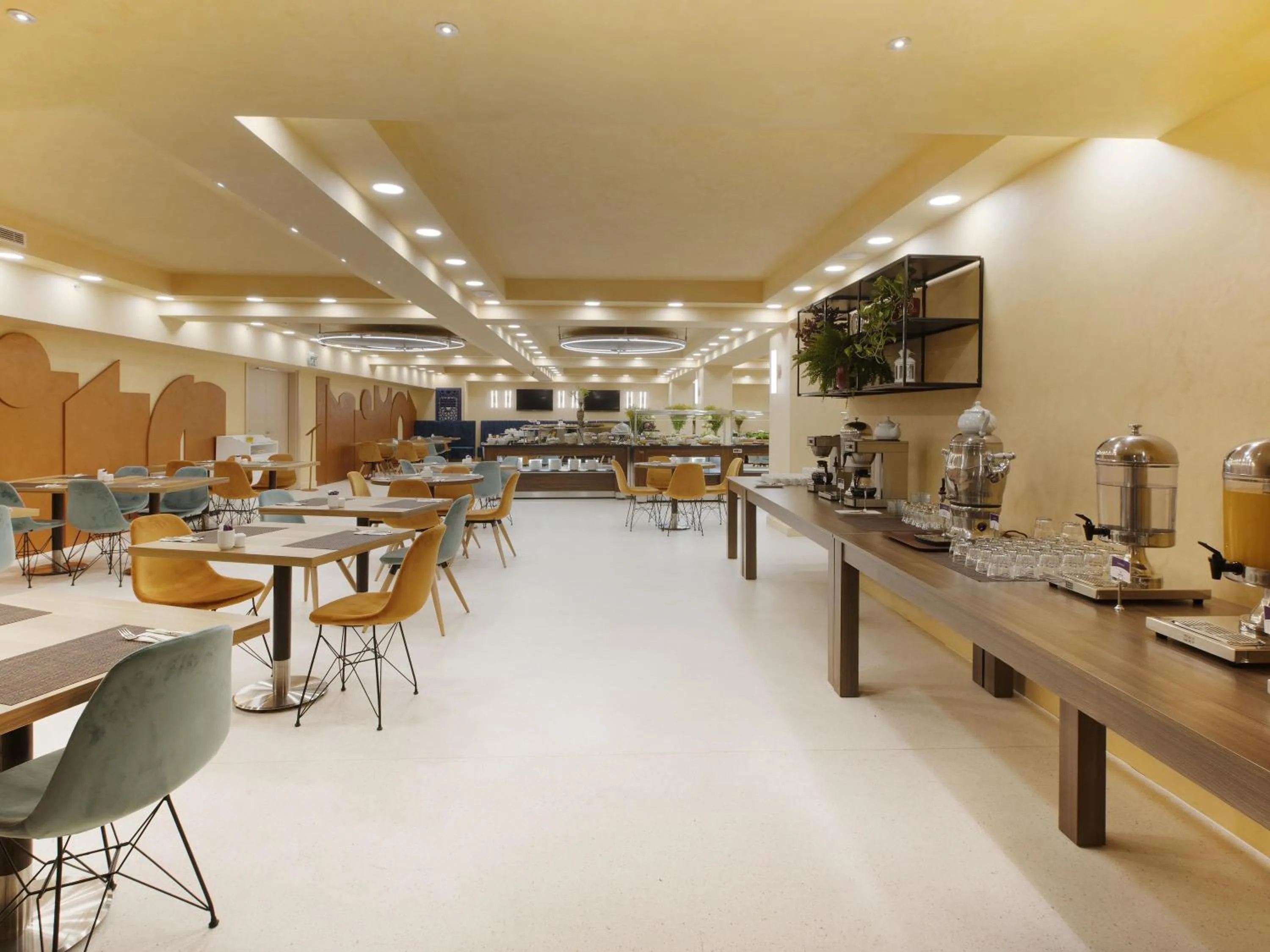 Restaurant/places to eat in Mercure Istanbul Bakirkoy