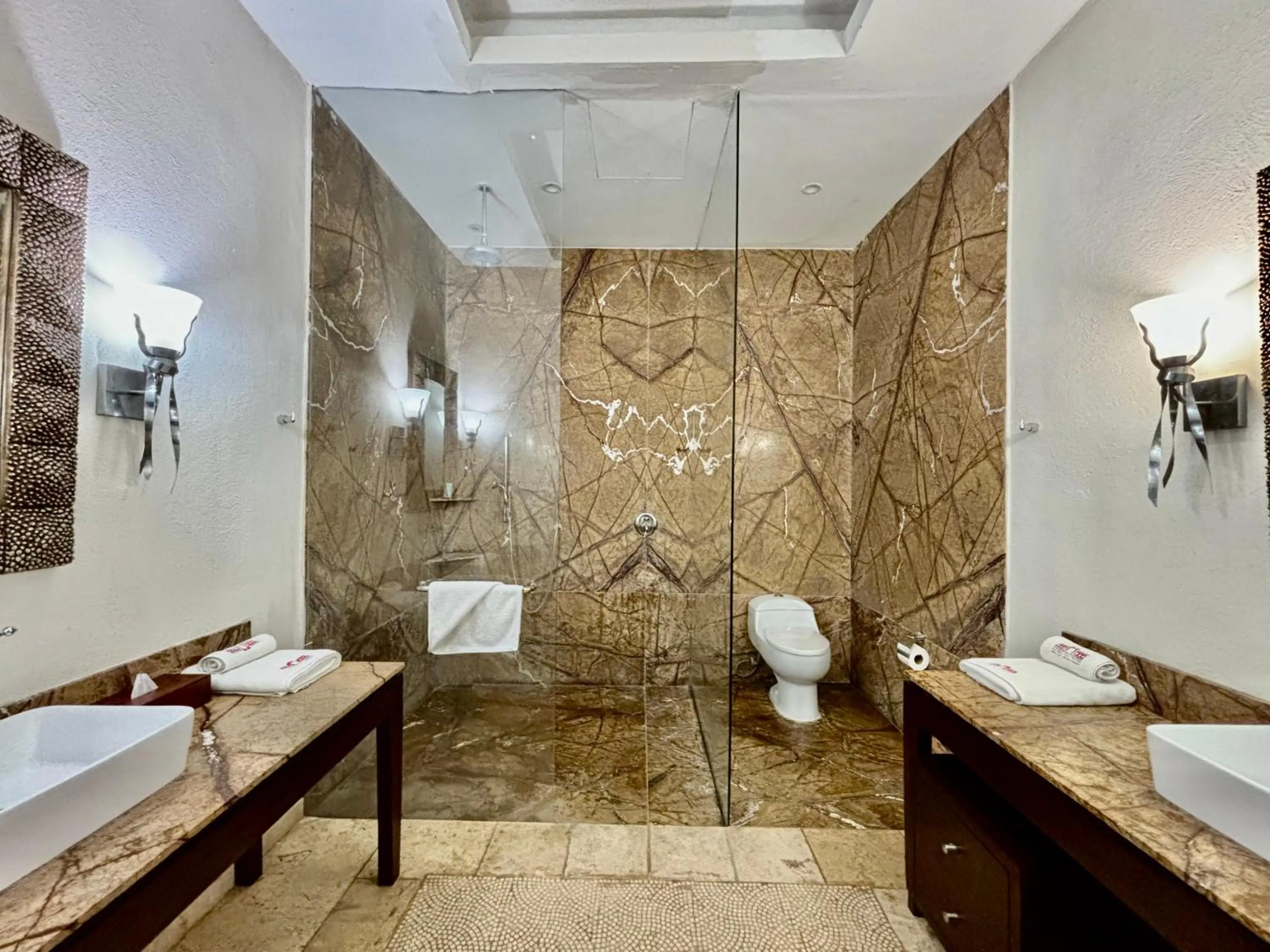 Shower in Hotel Hacienda San Pancho