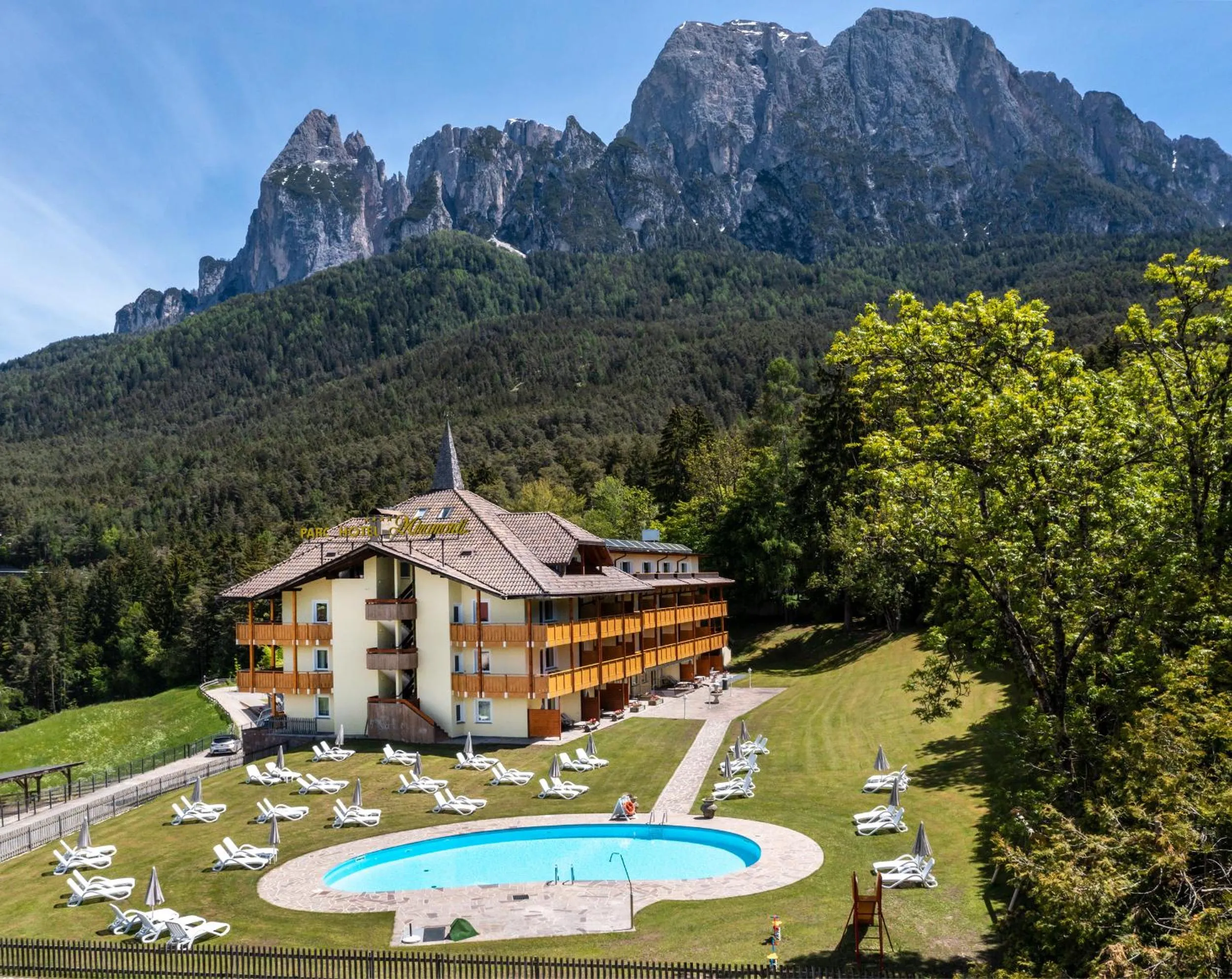 Swimming pool in Parc Hotel Miramonti