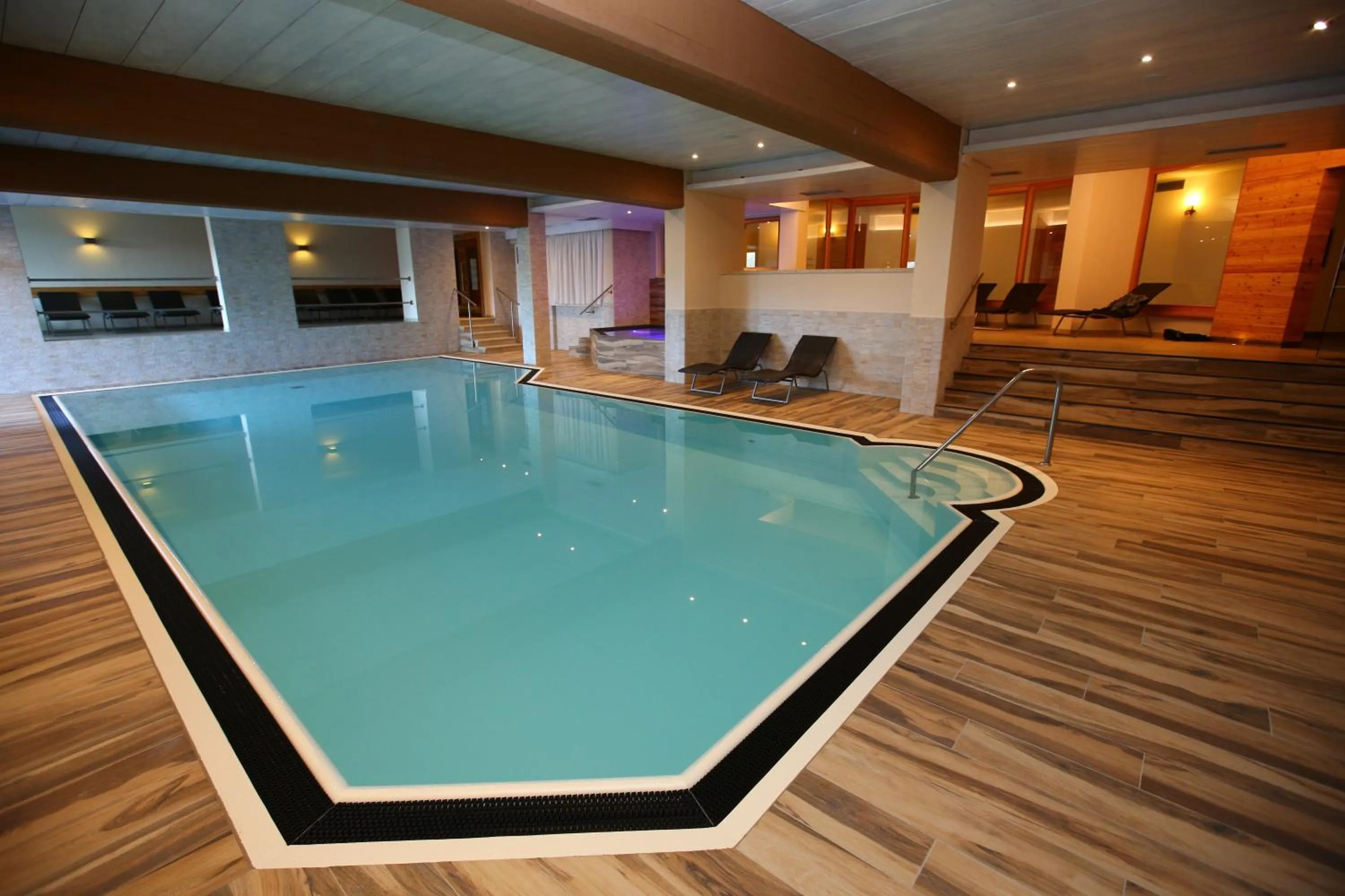 Swimming pool in Parc Hotel Miramonti