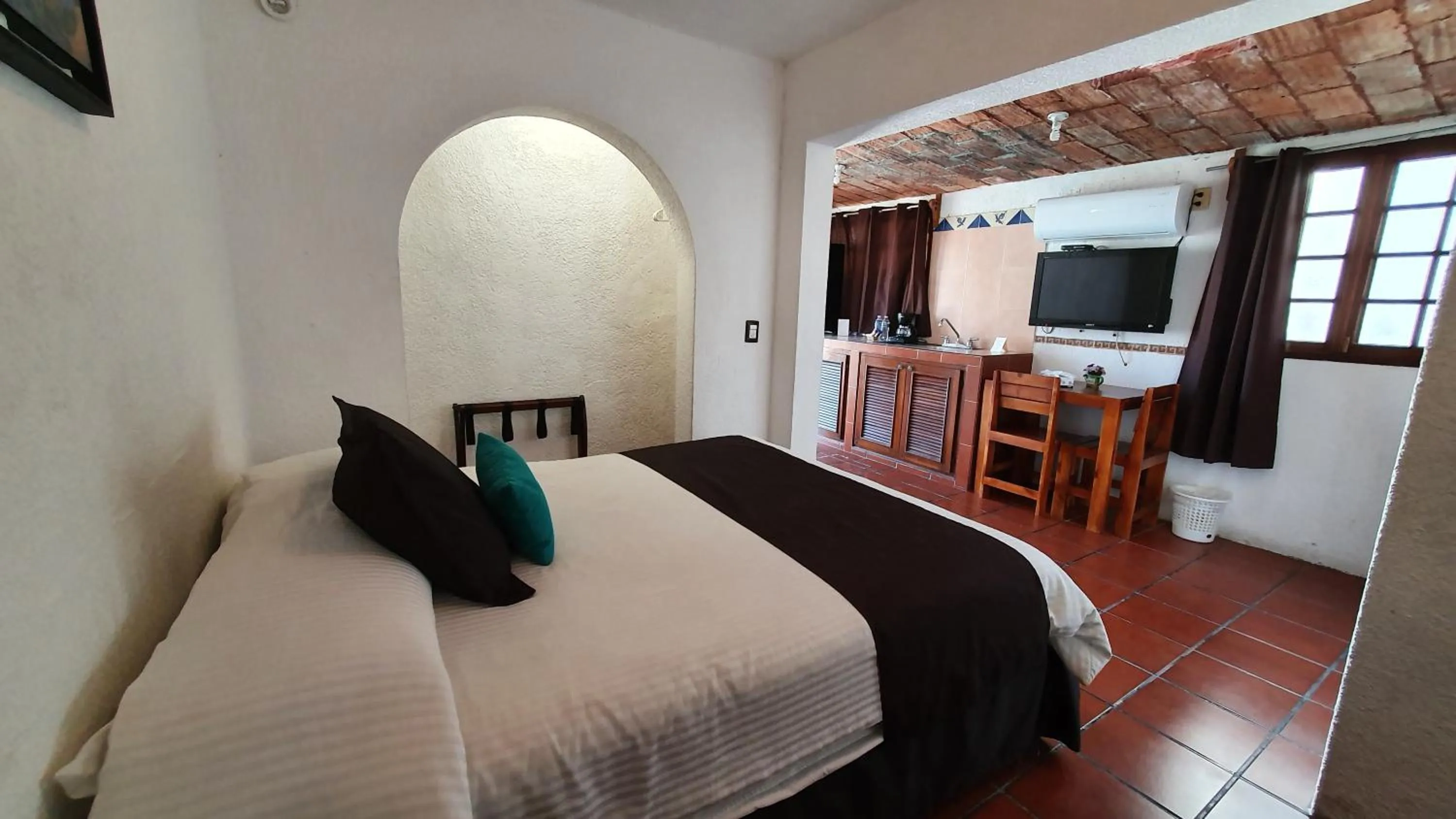Photo of the whole room in Hill House Mazatlan - Bed & Breakfast