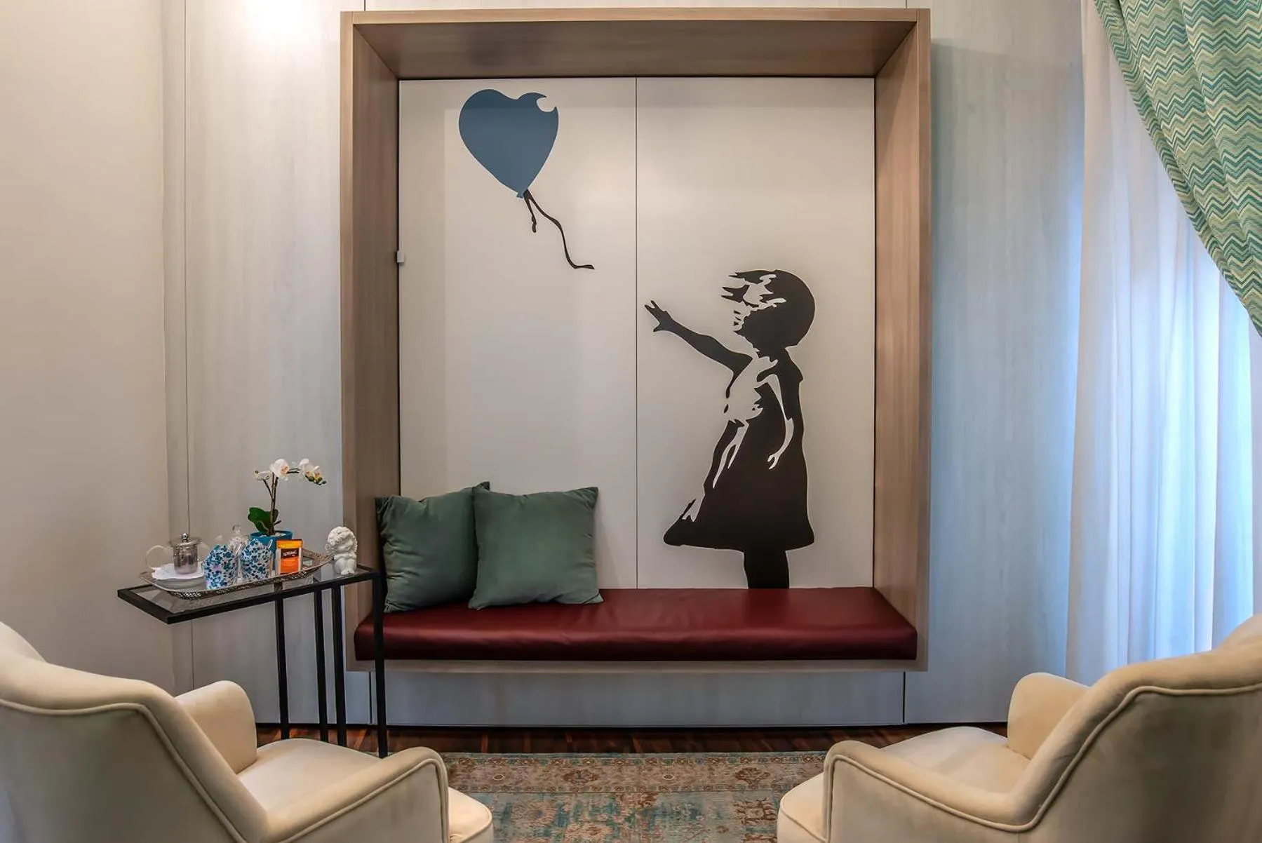 Communal lounge/ TV room in Merulana Inn Guest House