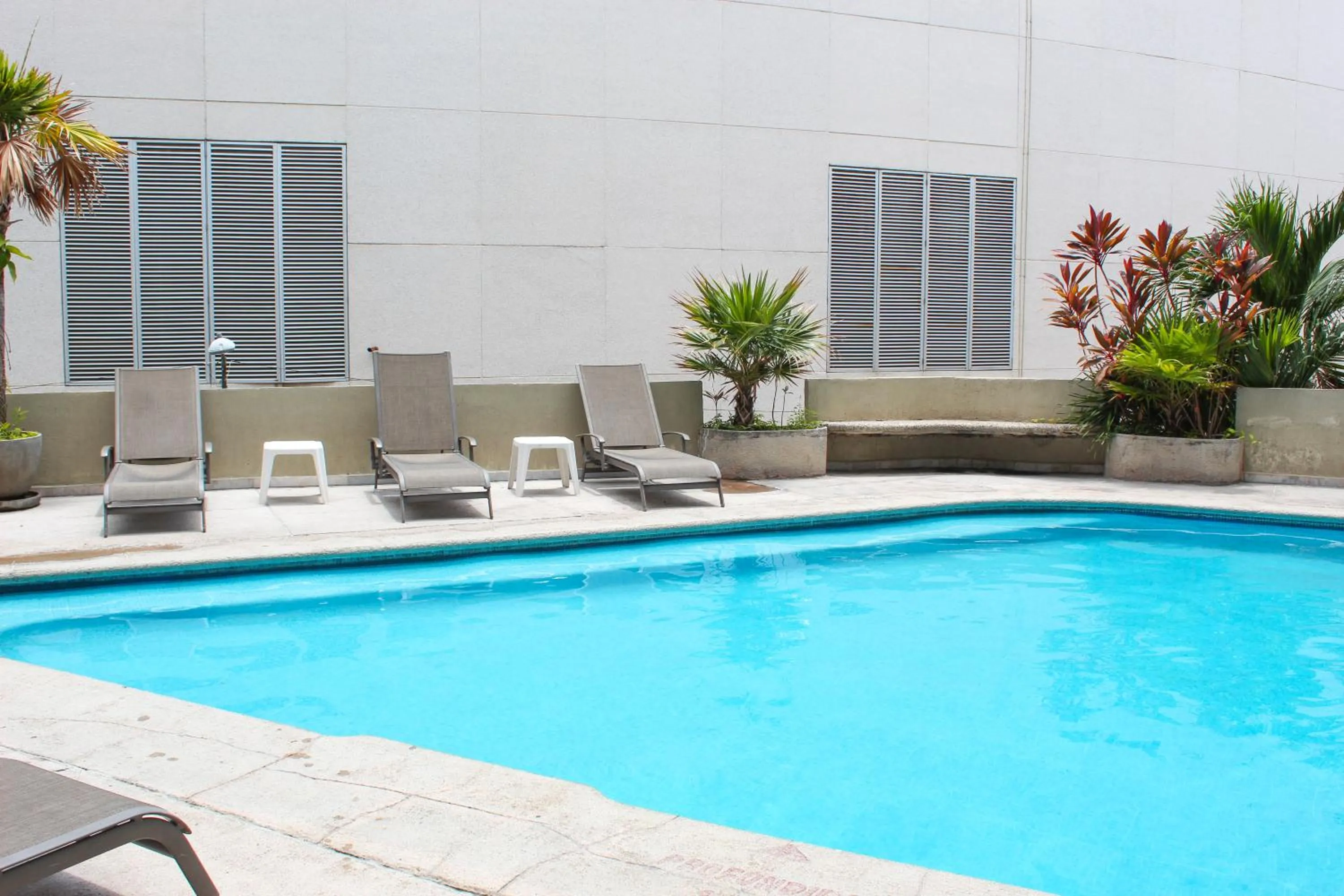 Swimming pool in Hotel Suites Jazmín Acapulco
