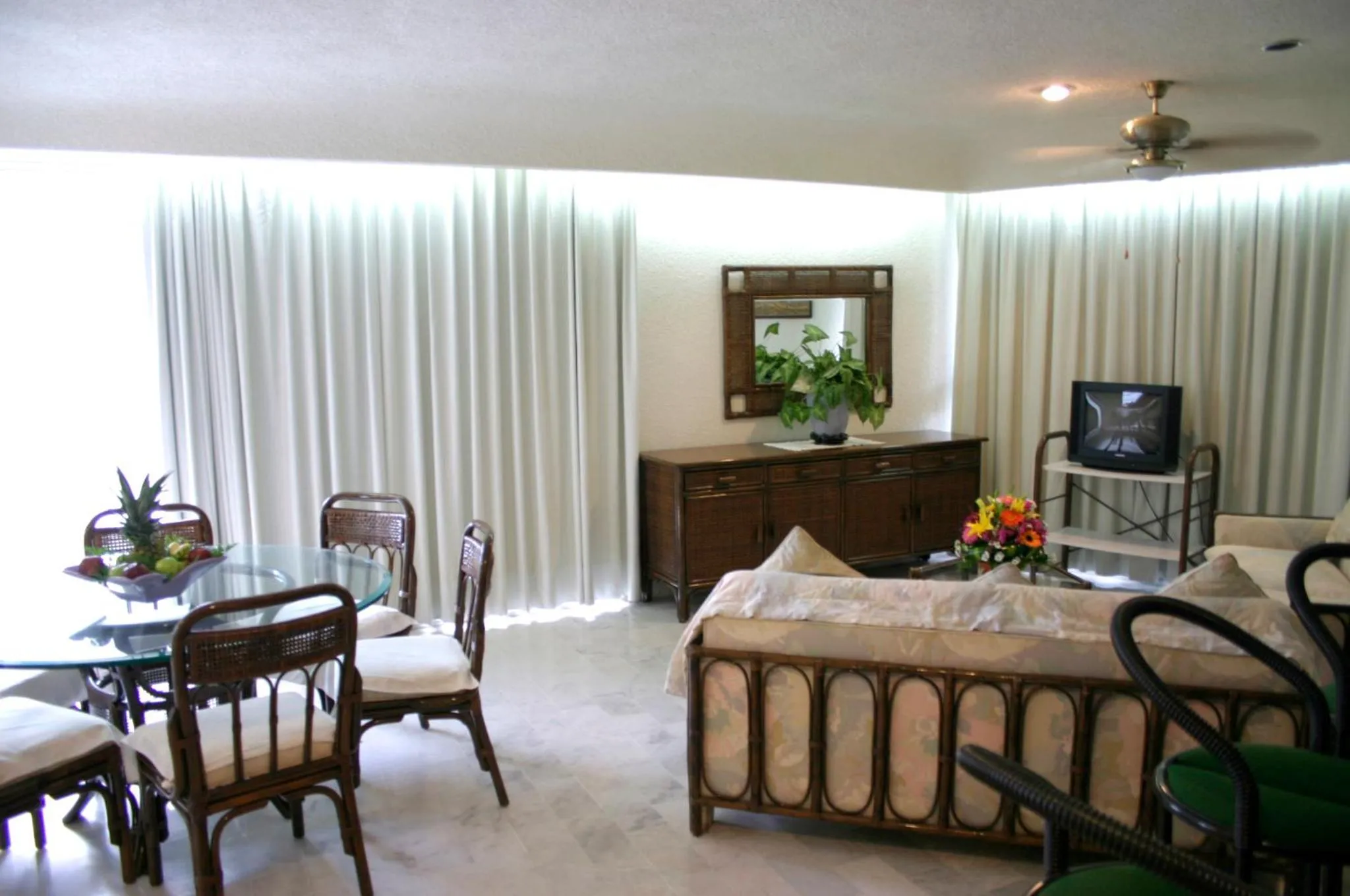 Day in Hotel Suites Jazmín Acapulco