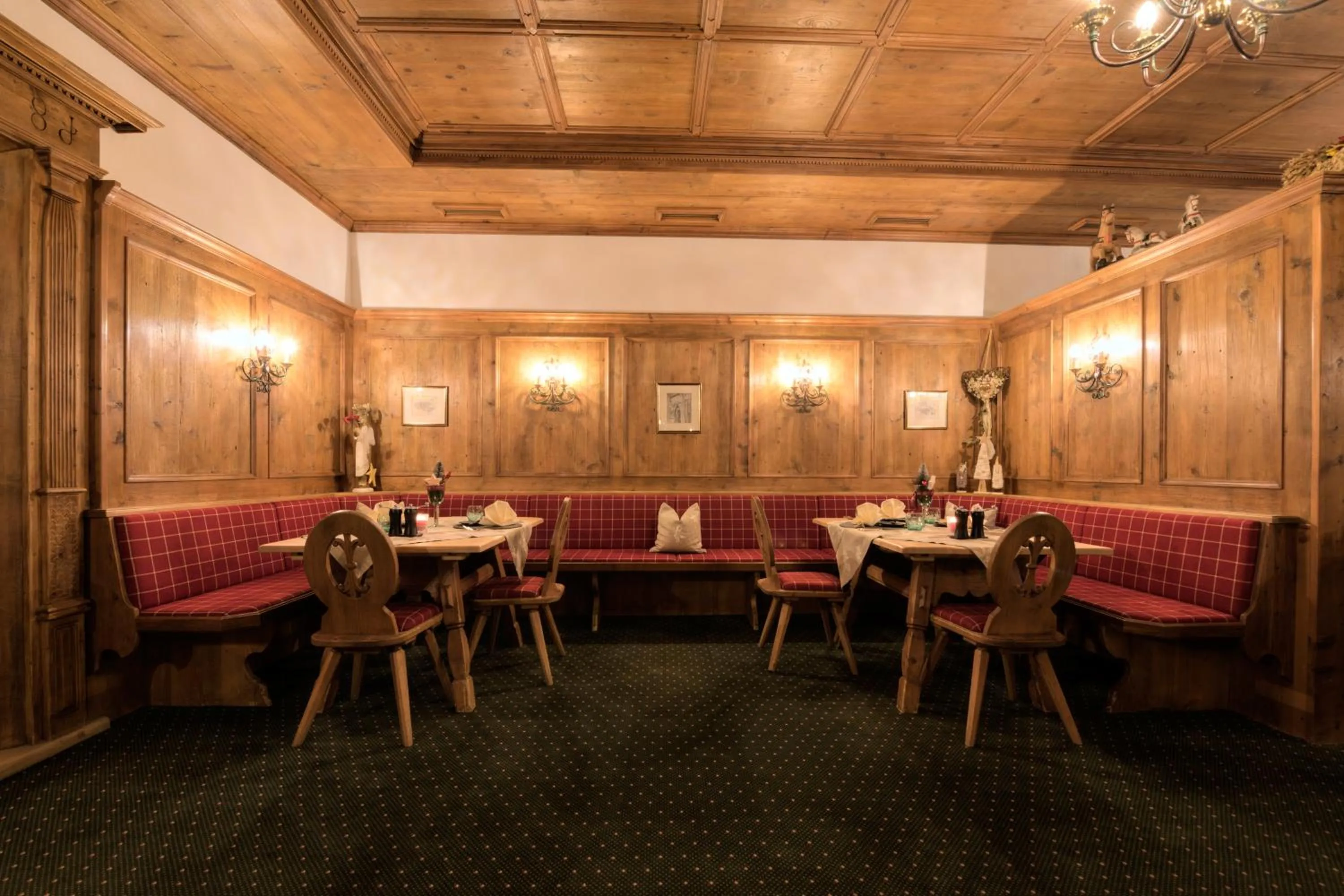 Restaurant/places to eat in Hotel Post