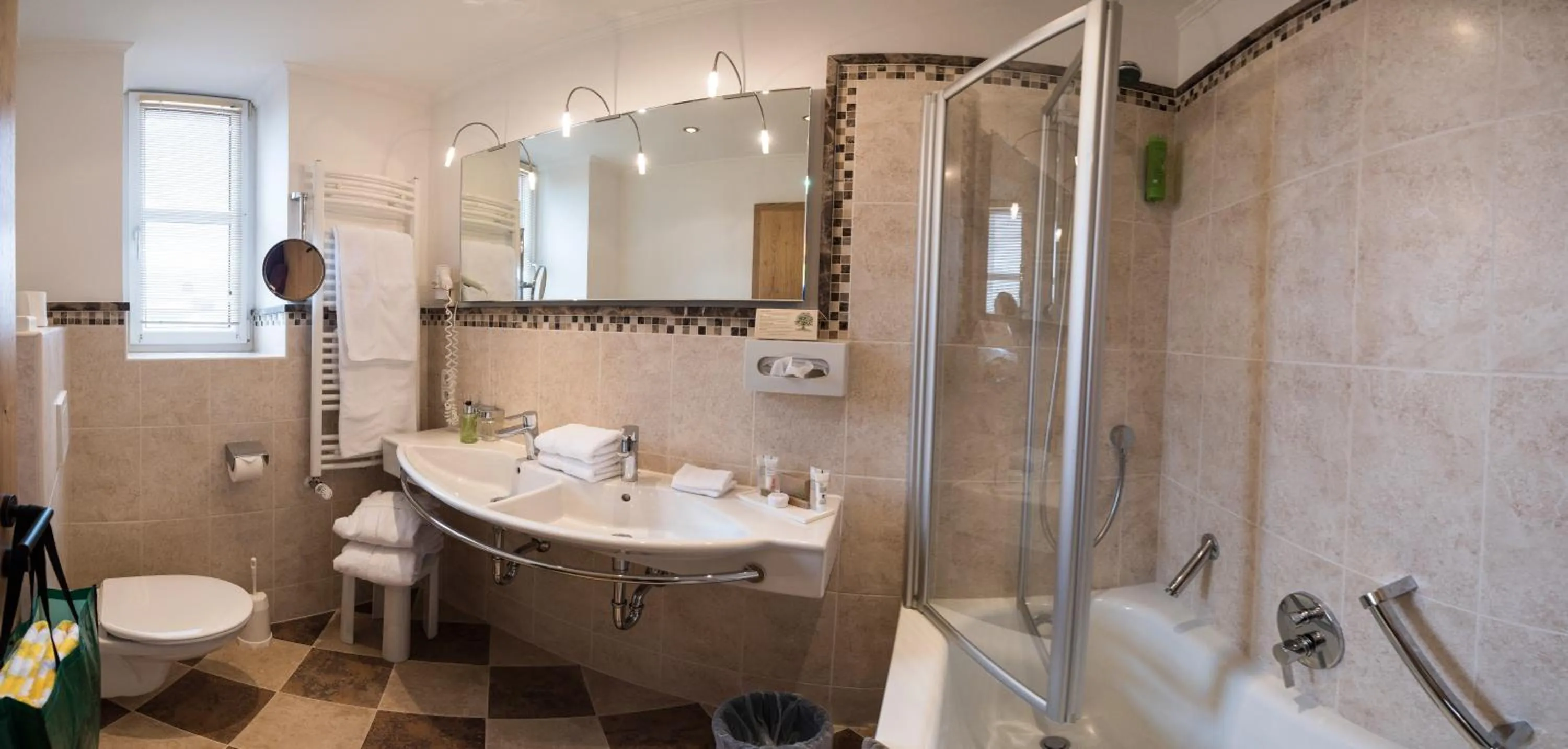 Bathroom in Hotel Post