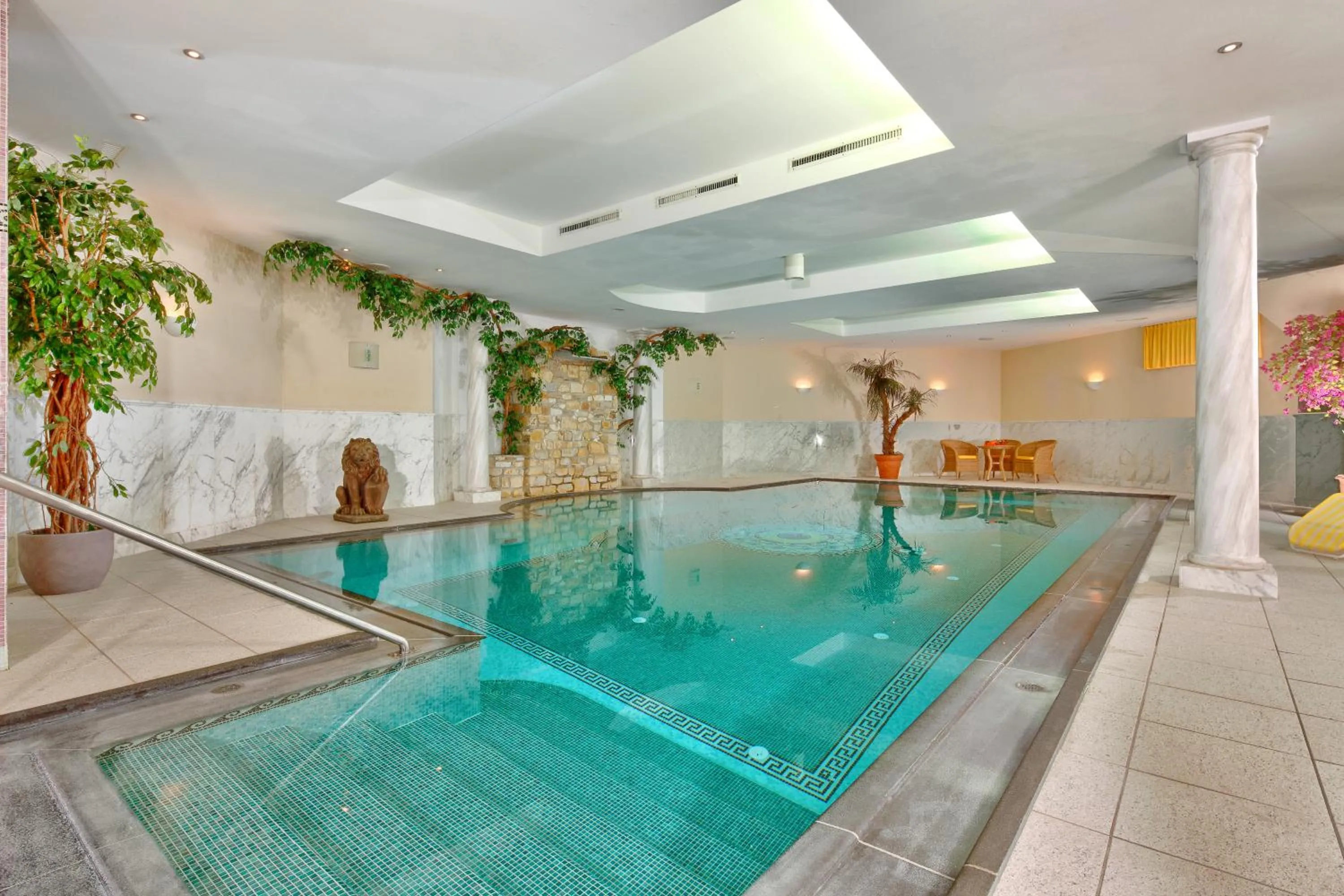 Swimming pool in Hotel Post