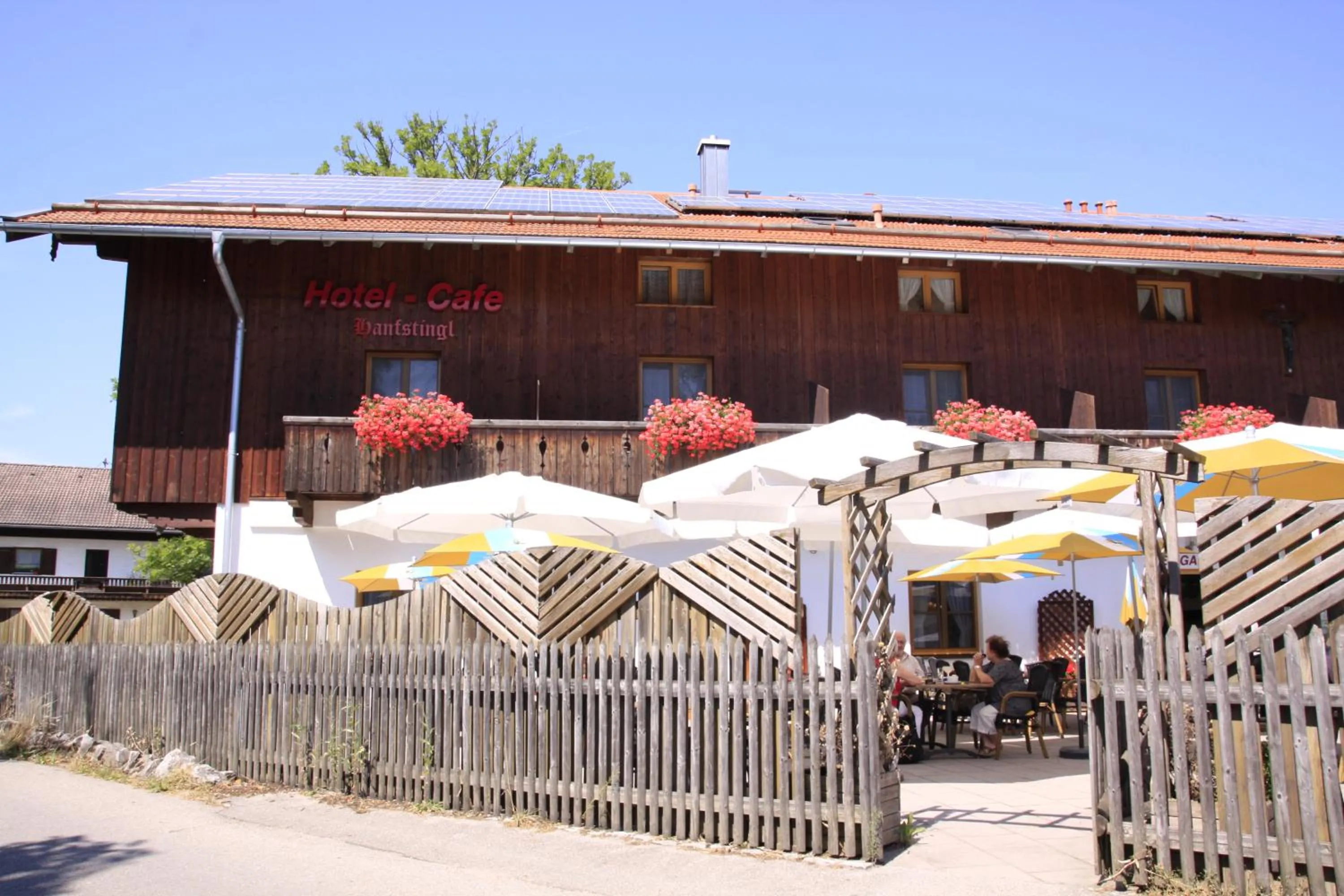 Property building in Hotel-Cafe Hanfstingl