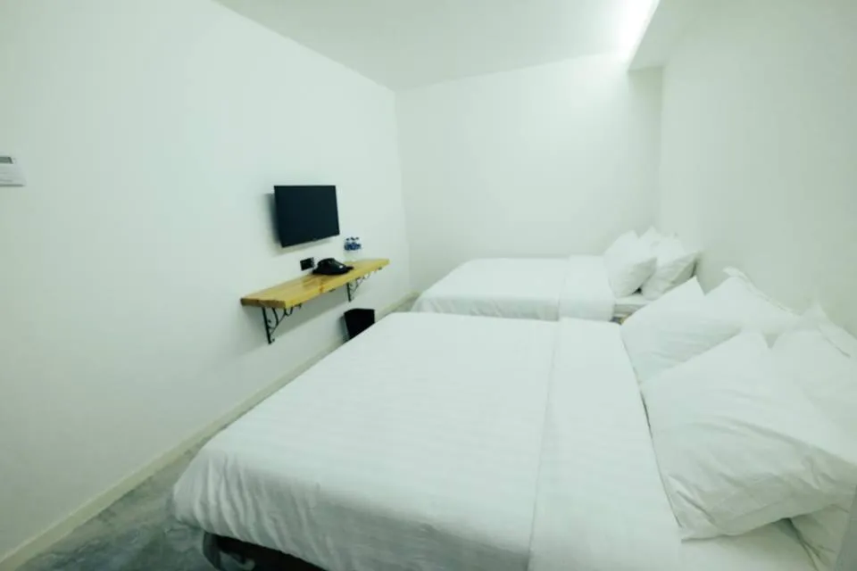Bedroom, Bed in White Loft Hotel