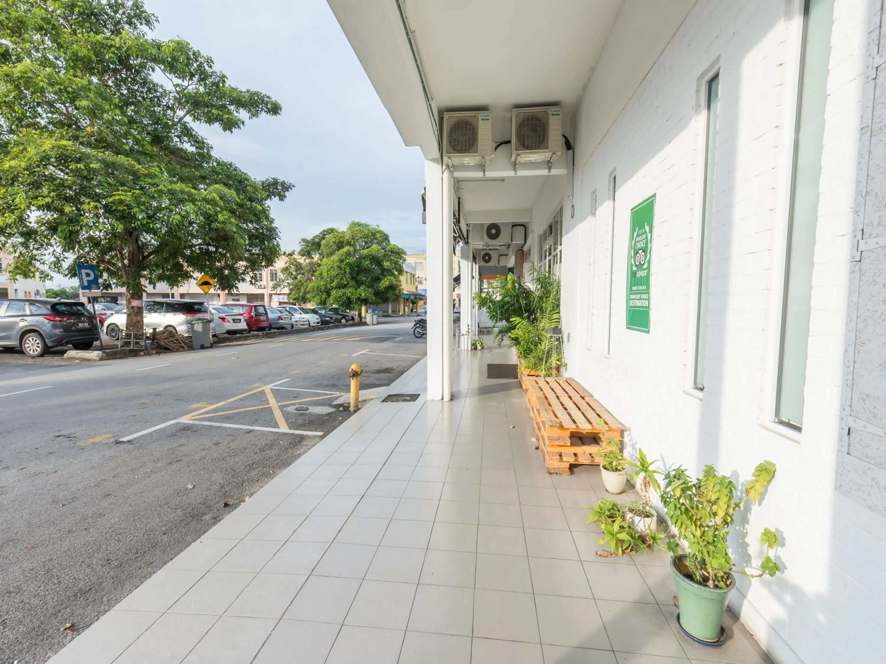 Facade/entrance in White Loft Hotel