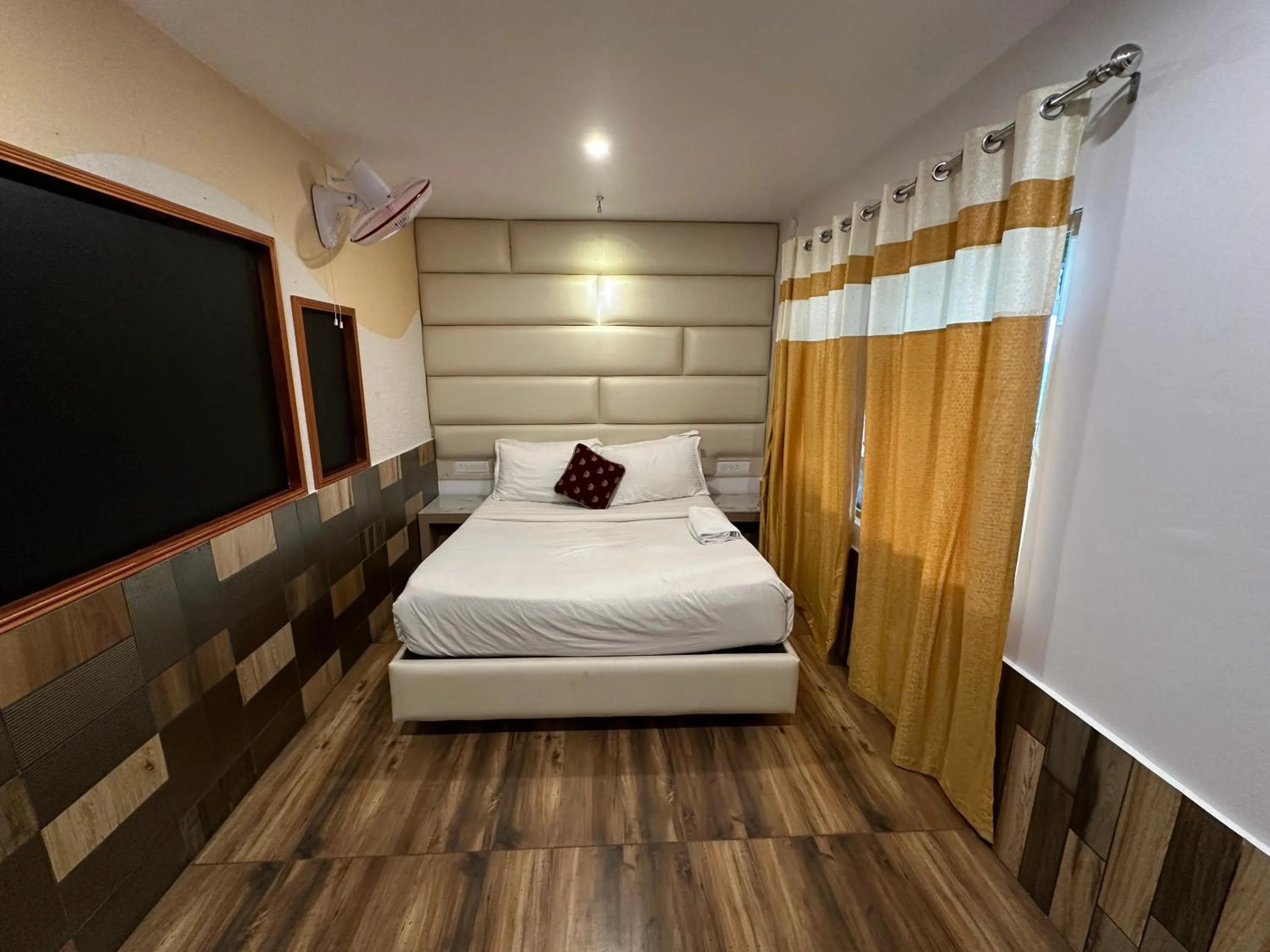 Photo of the whole room, Bed in Parakkat Nature Resort
