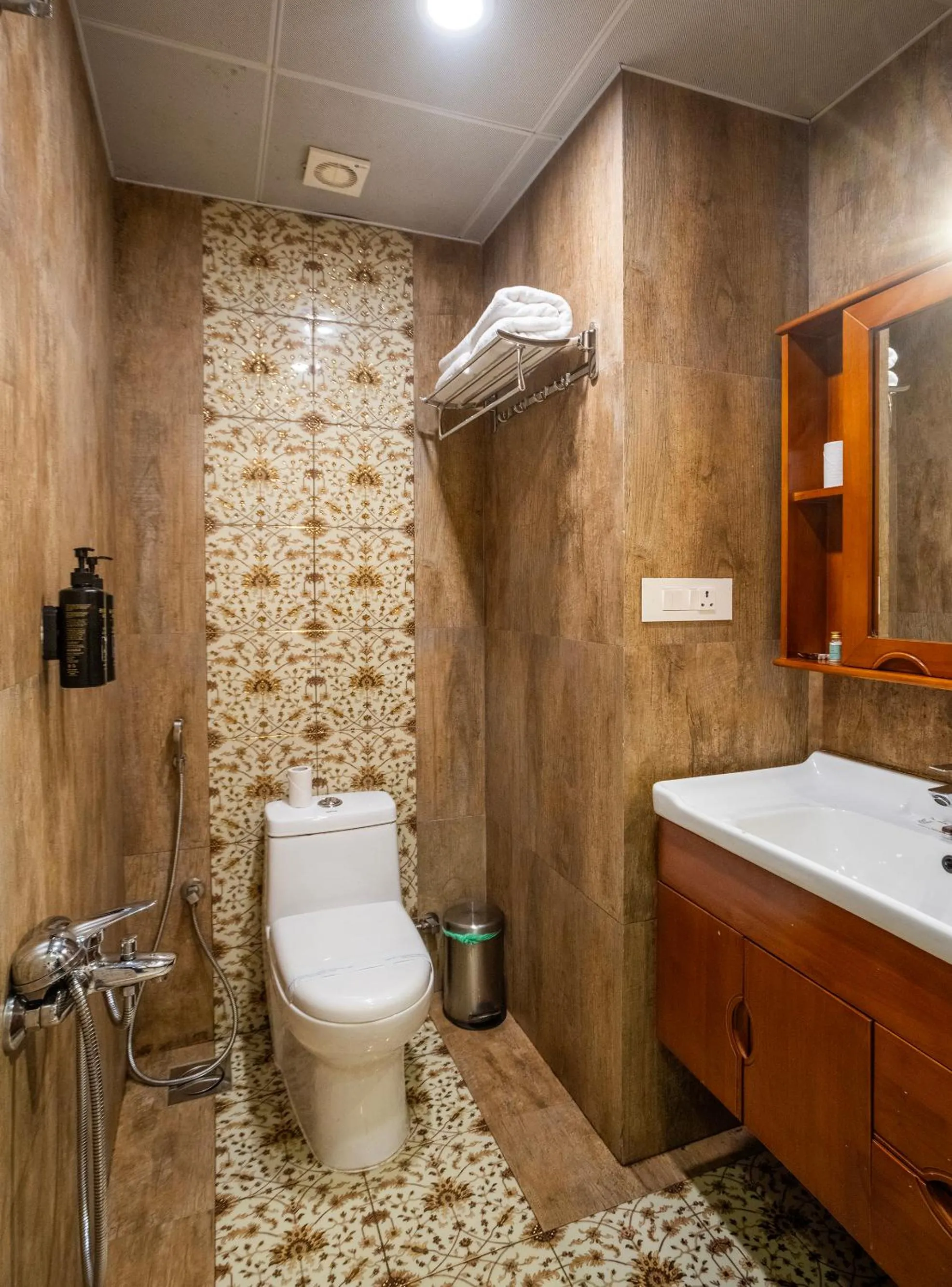 Bathroom in Parakkat Nature Resort