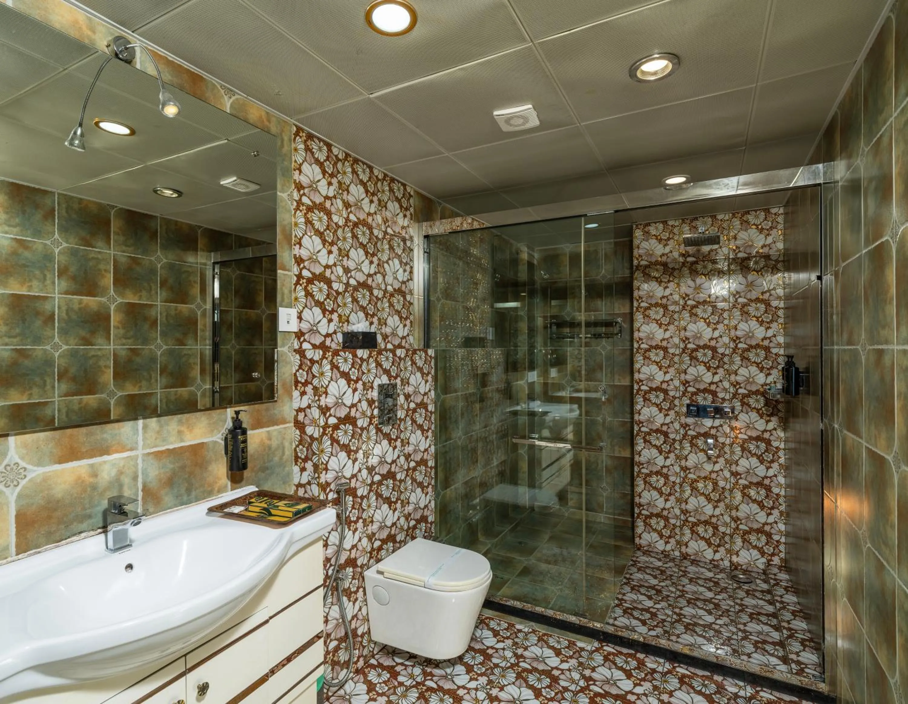 Bathroom in Parakkat Nature Resort