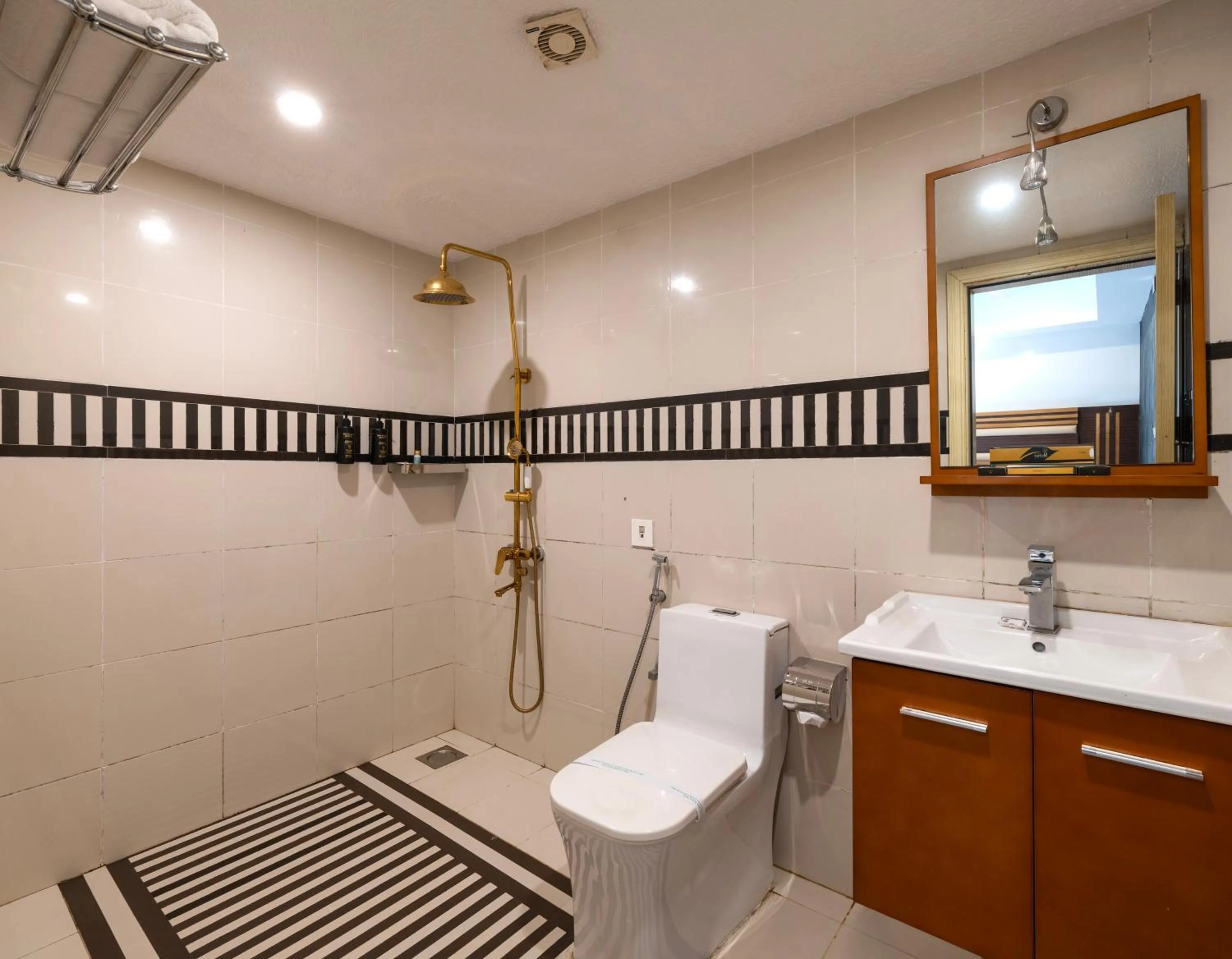 Bathroom in Parakkat Nature Resort