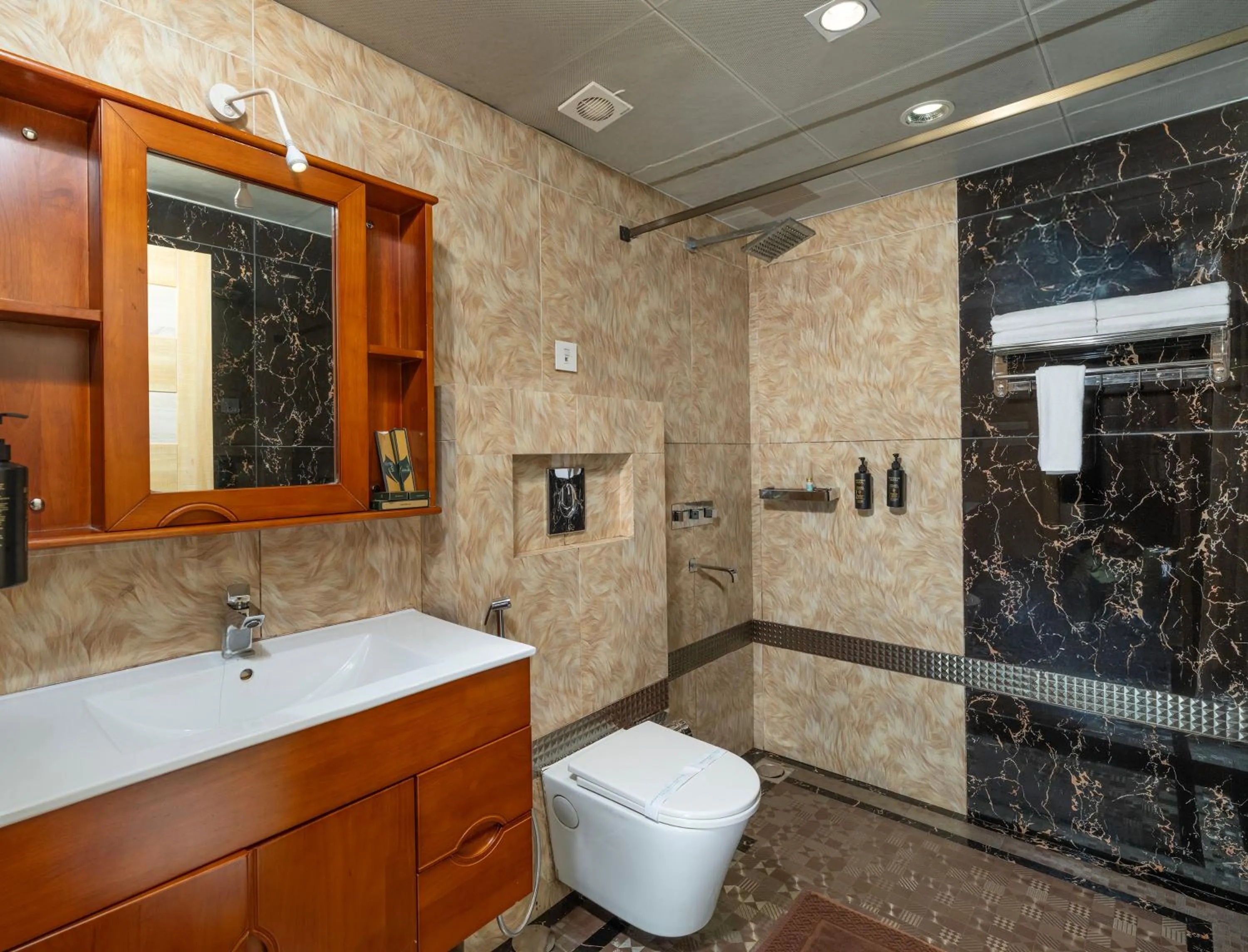 Shower in Parakkat Nature Resort