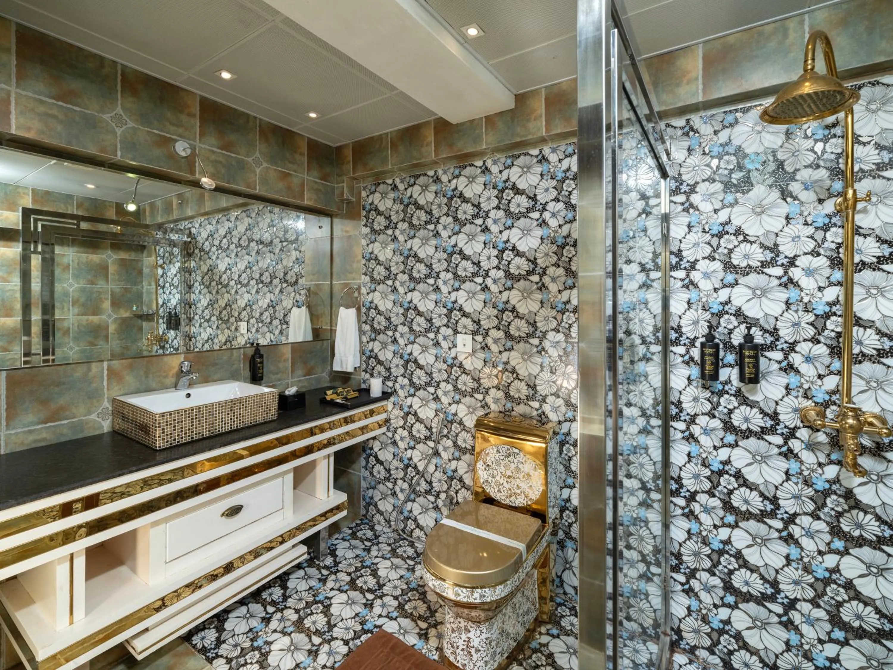 Bathroom in Parakkat Nature Resort