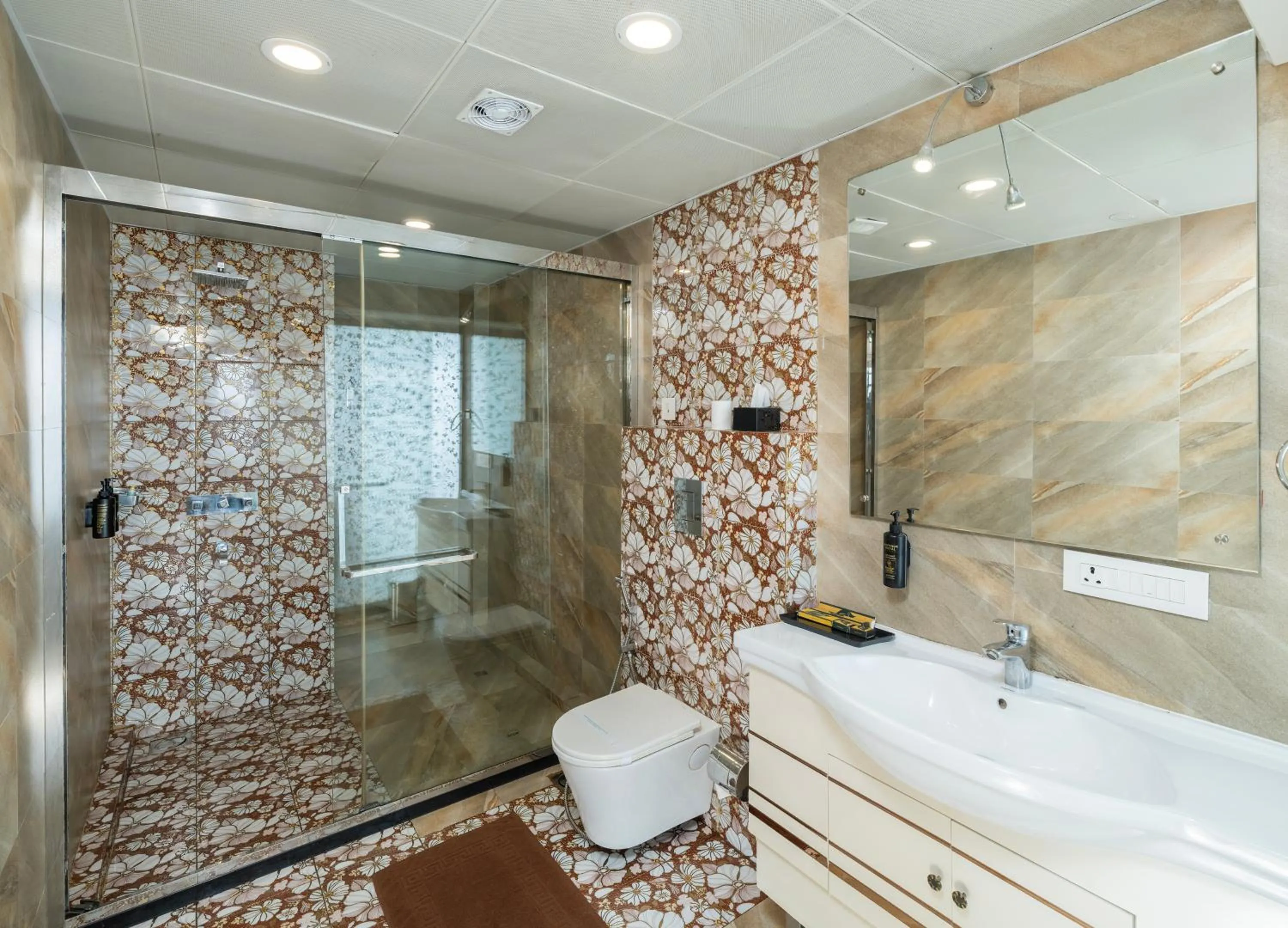 Bathroom in Parakkat Nature Resort