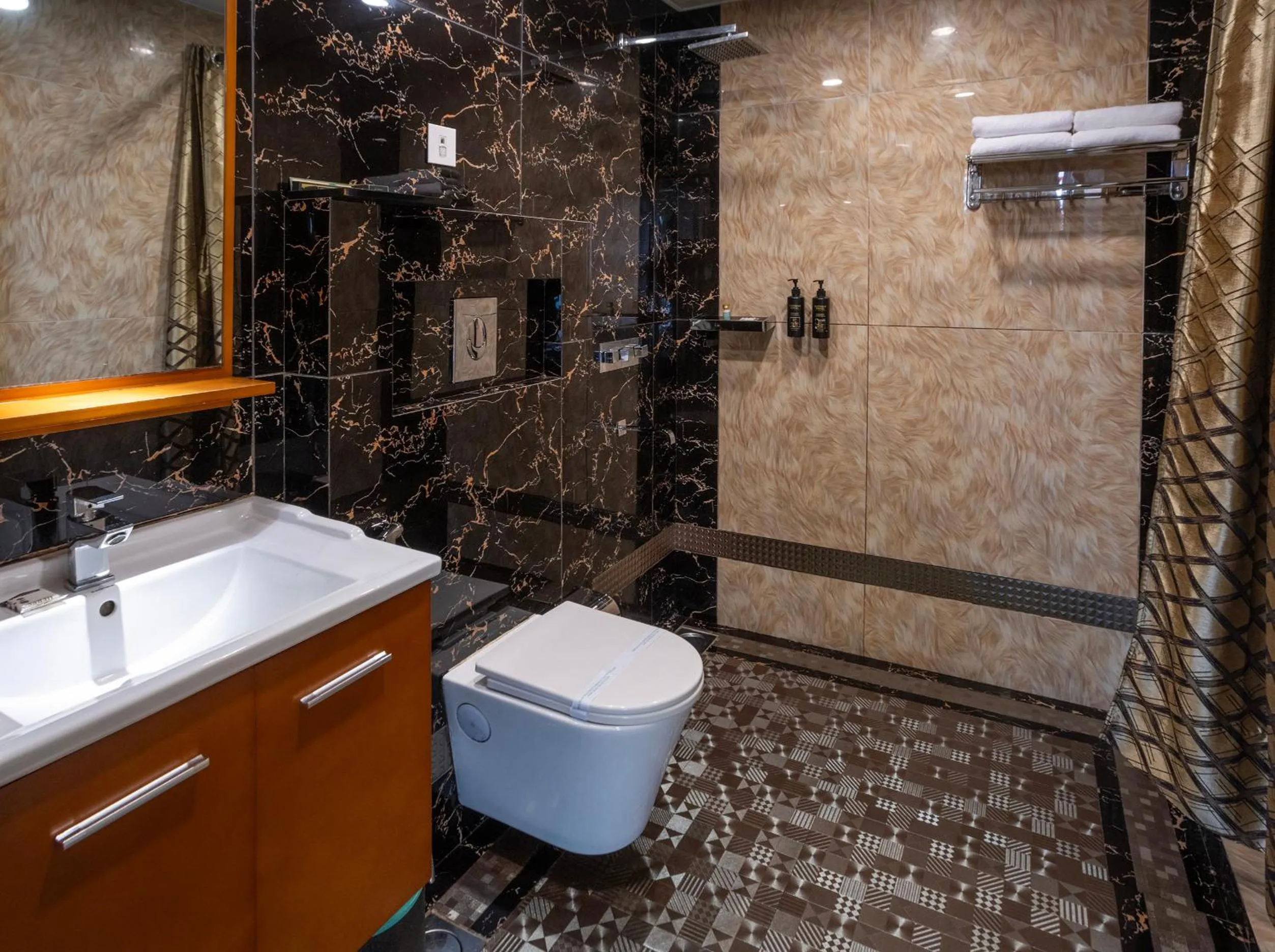 Shower in Parakkat Nature Resort