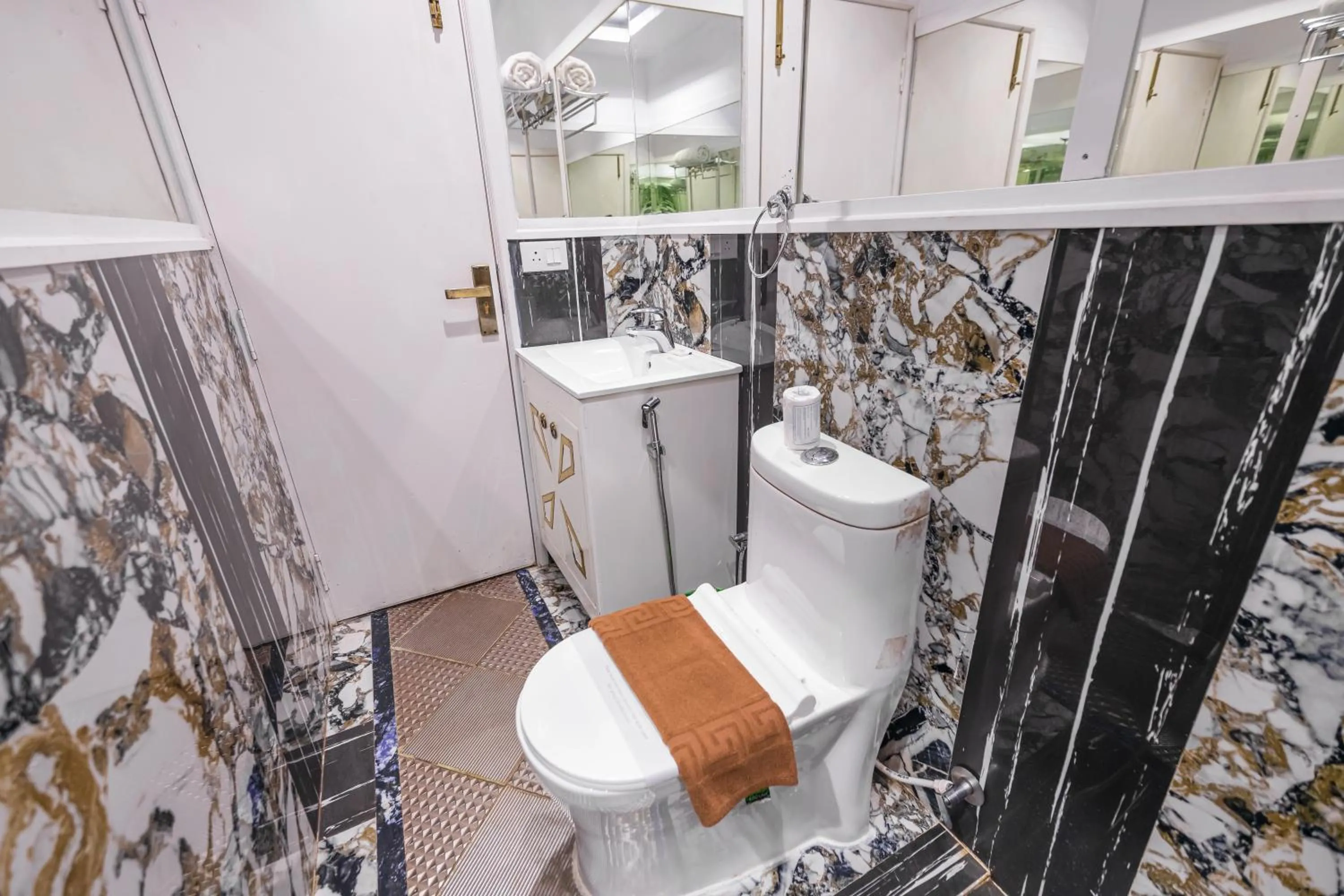 Toilet in Parakkat Nature Resort