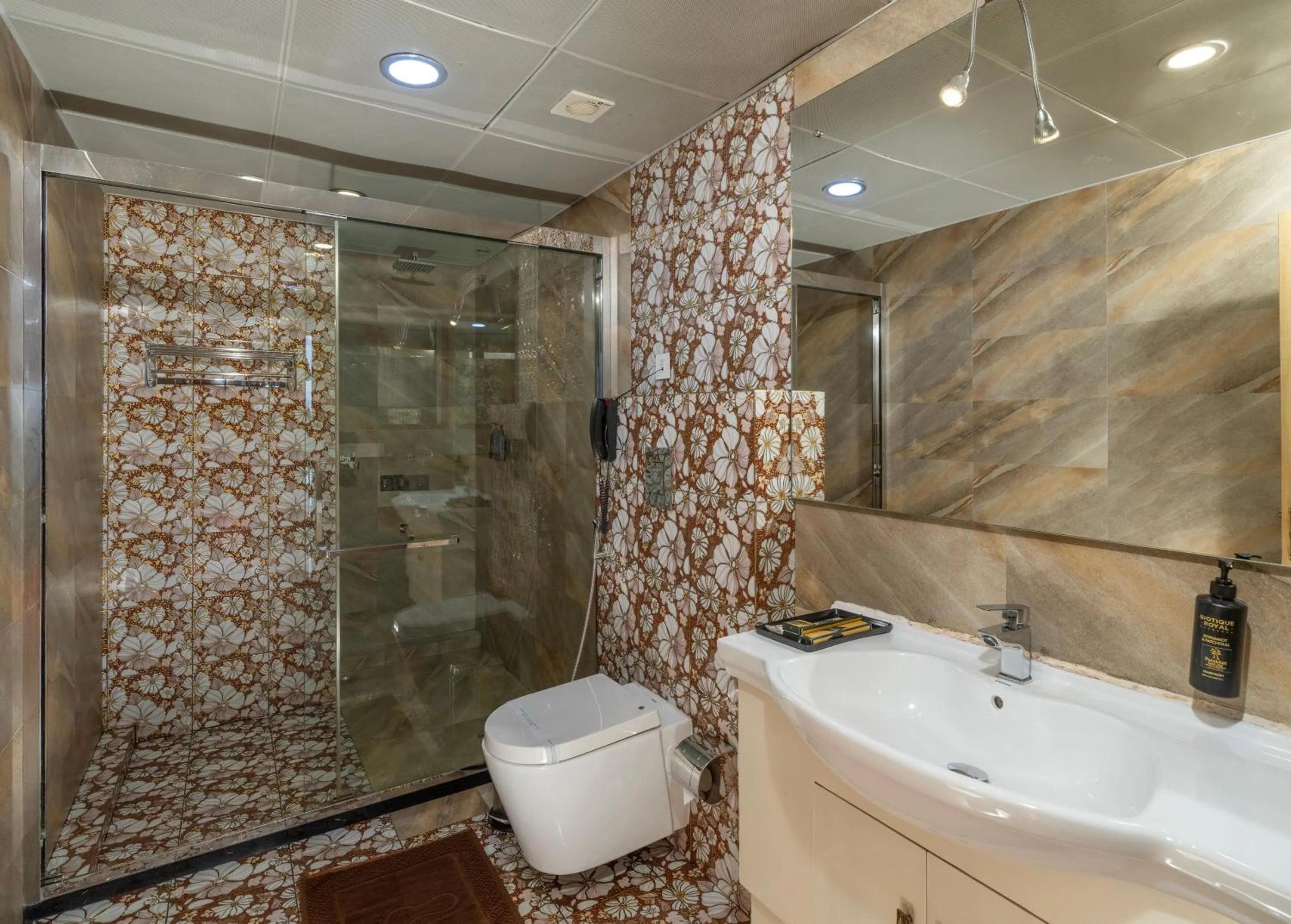 Bathroom in Parakkat Nature Resort