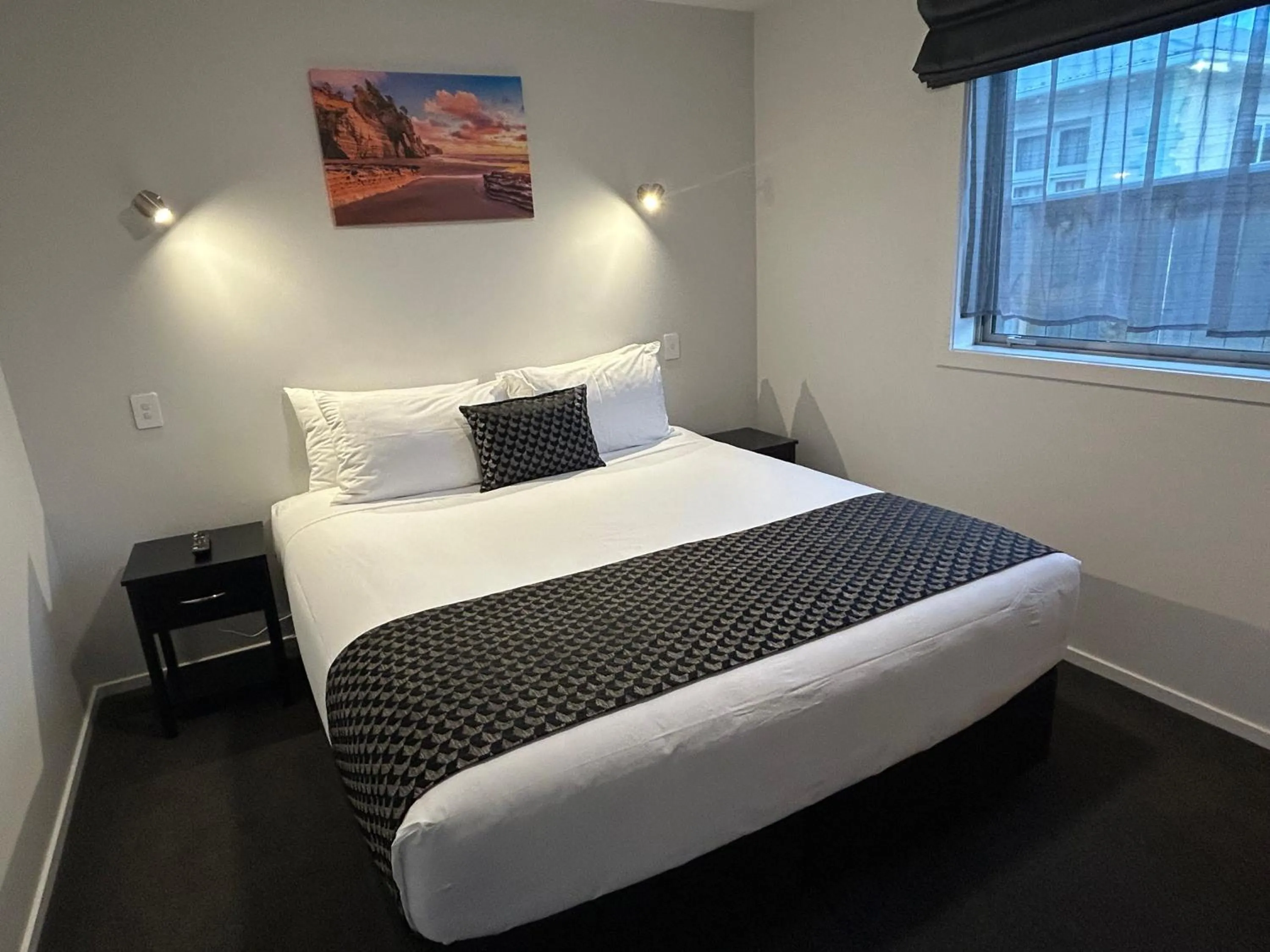 Bed in Shelby Motor Lodge