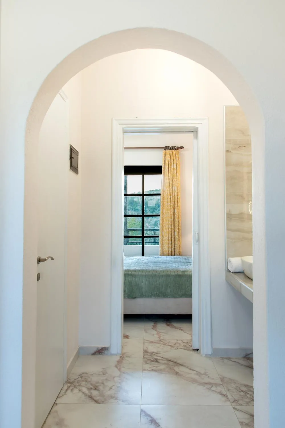 Bathroom, Bed in Assa Maris Beach Hotel