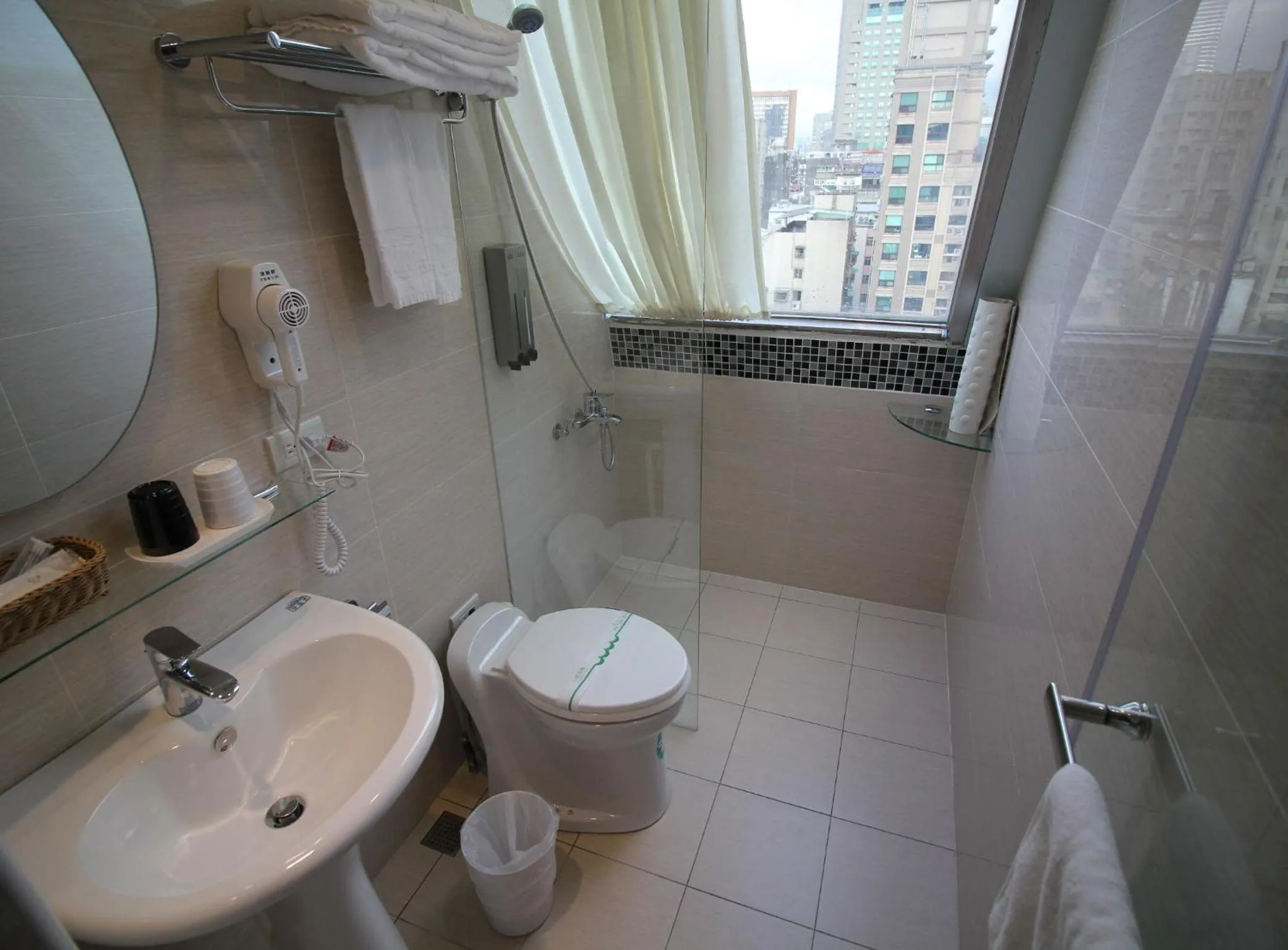 Bathroom in I Play Inn TP