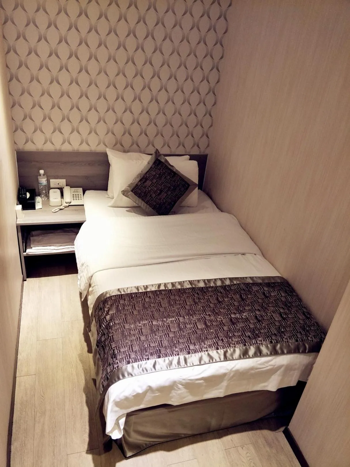 Photo of the whole room, Bed in I Play Inn TP