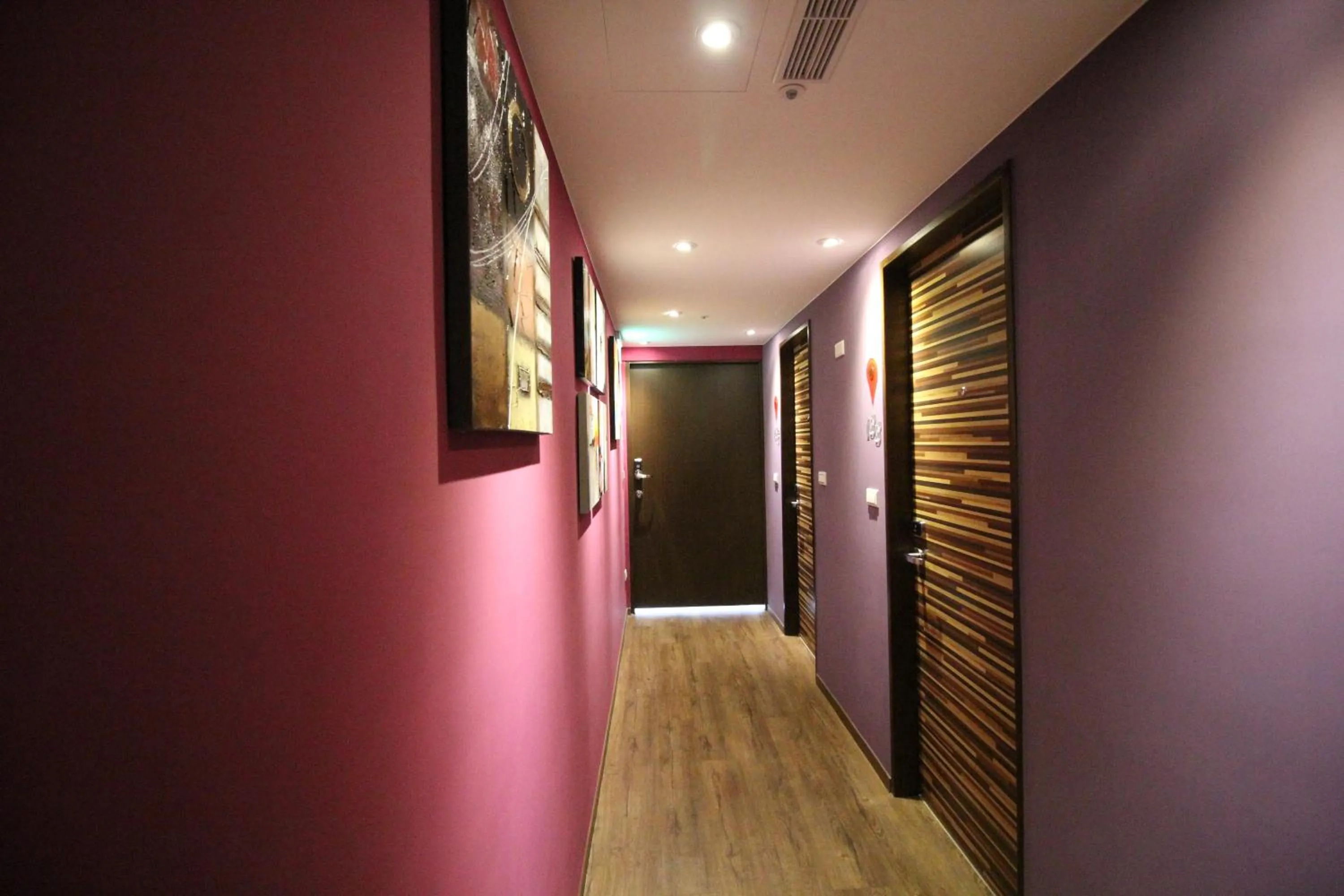 Decorative detail in I Play Inn TP