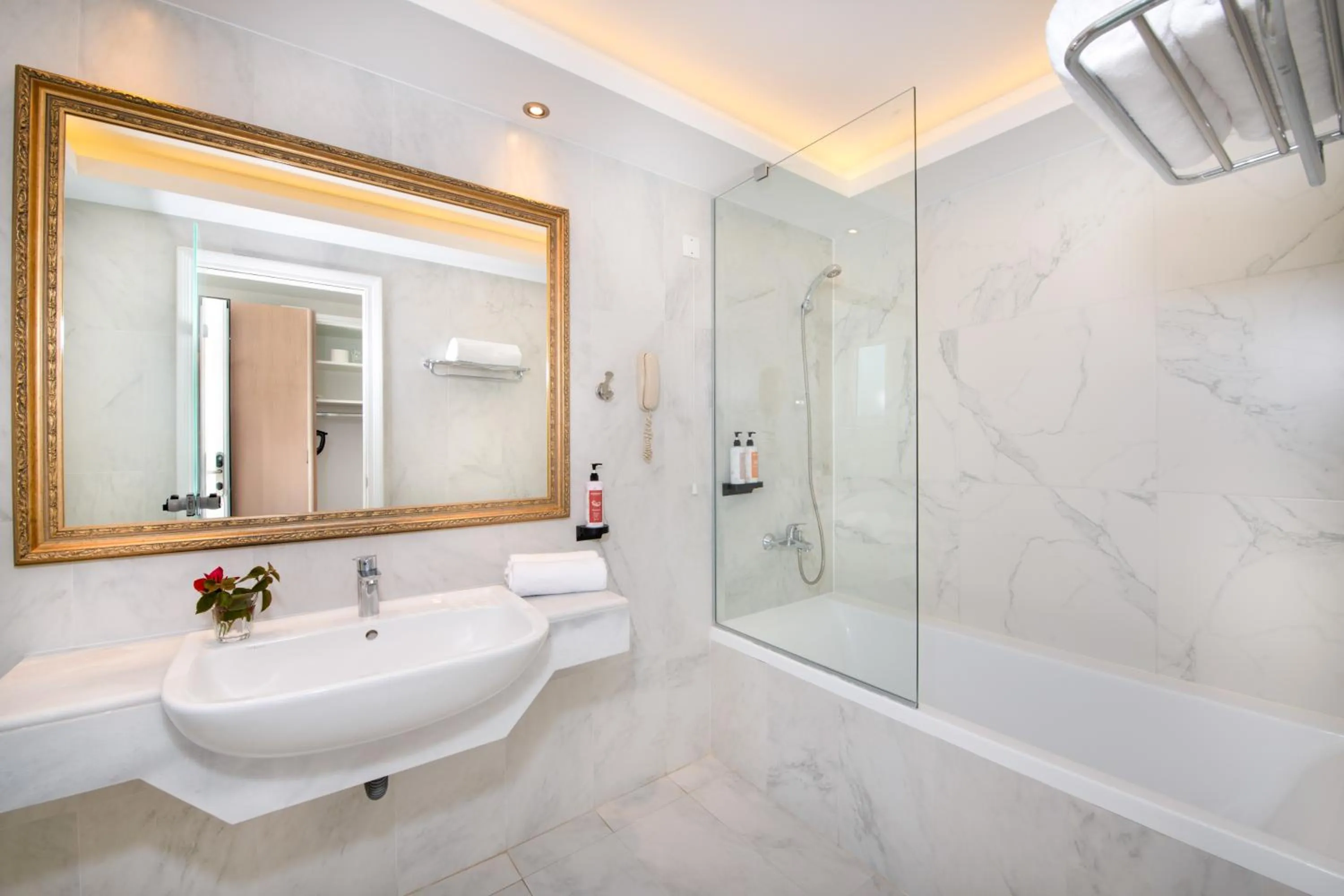 Bathroom in Delfina Tropic Beach