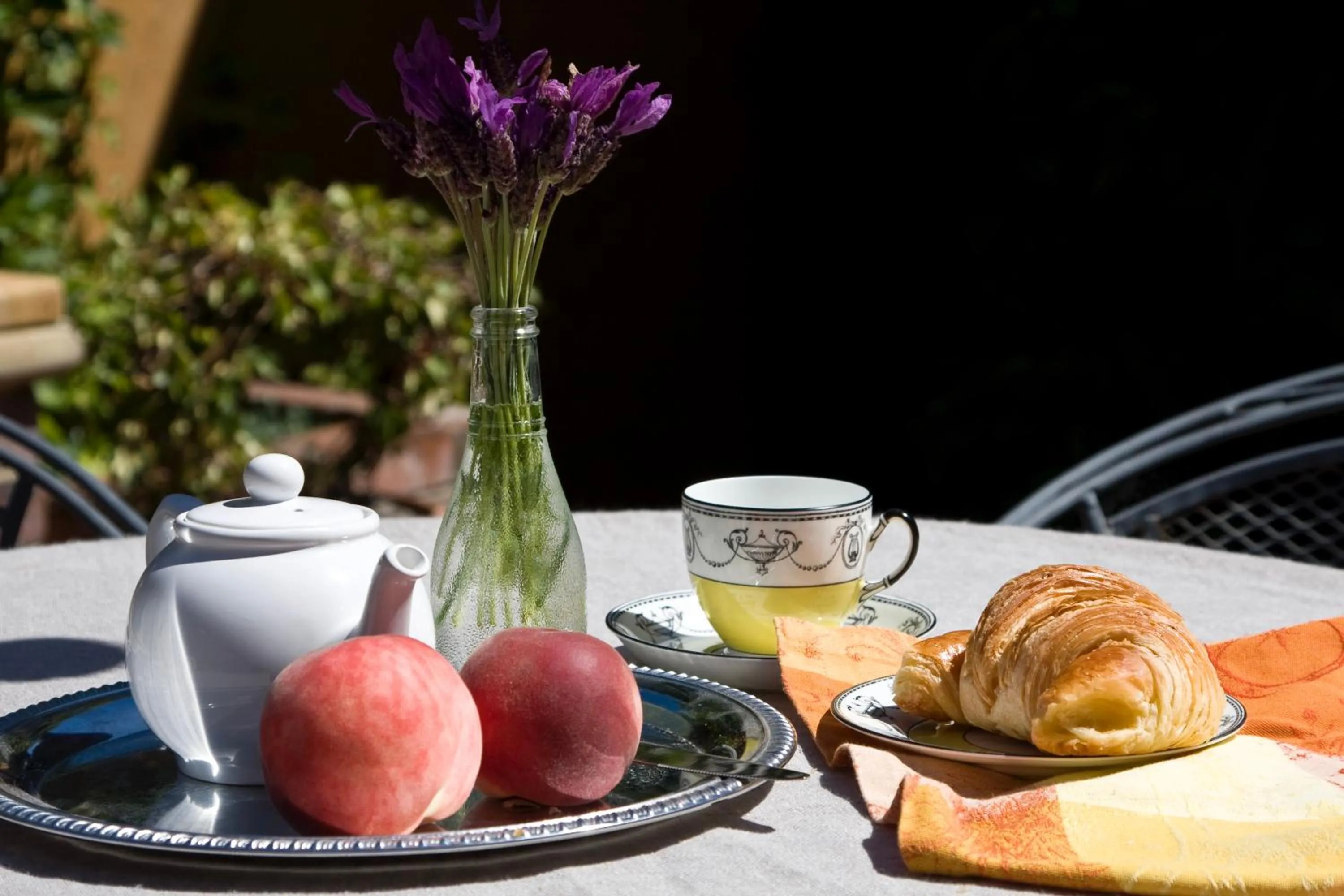 Food and drinks in At Eleven - La Petite Maison