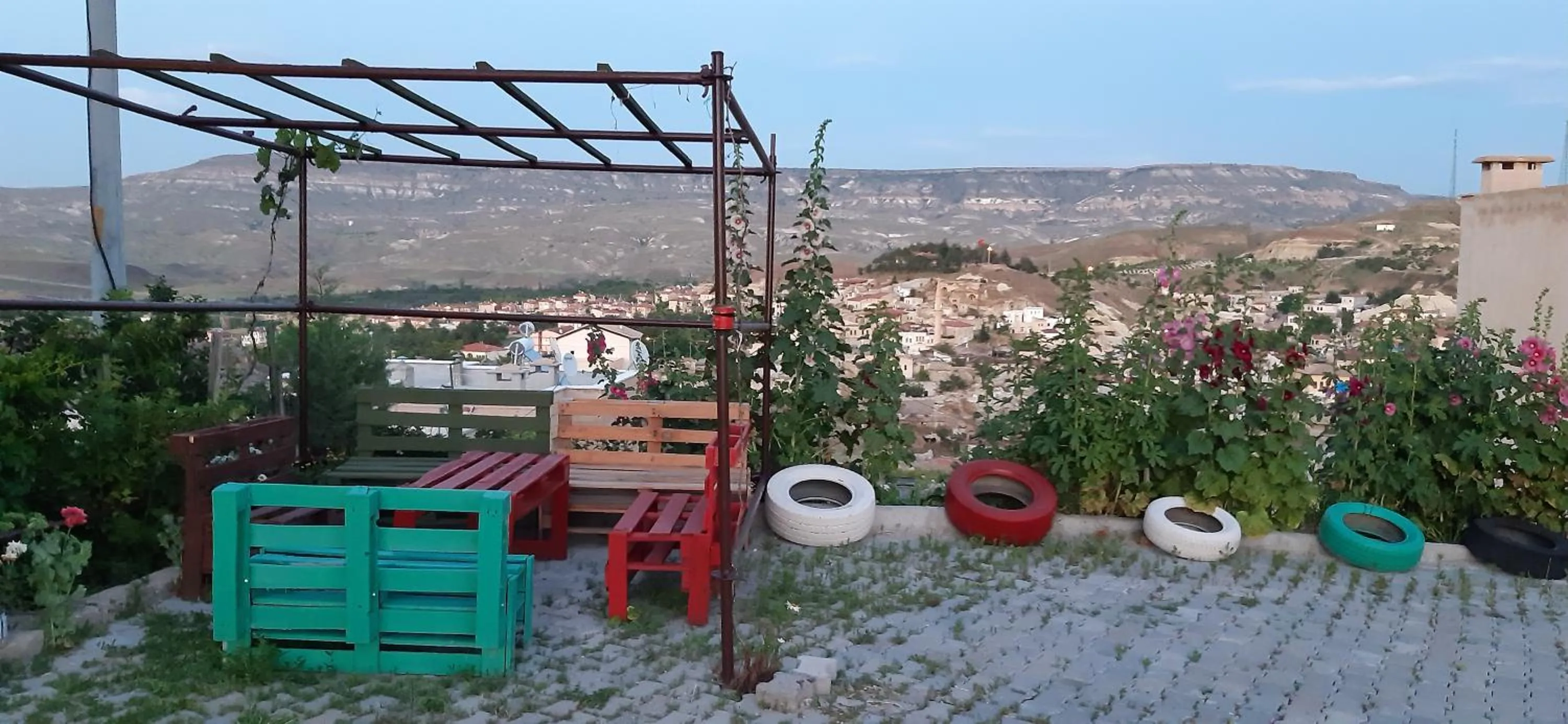 Garden in Dirilis Banarya Apart hotel