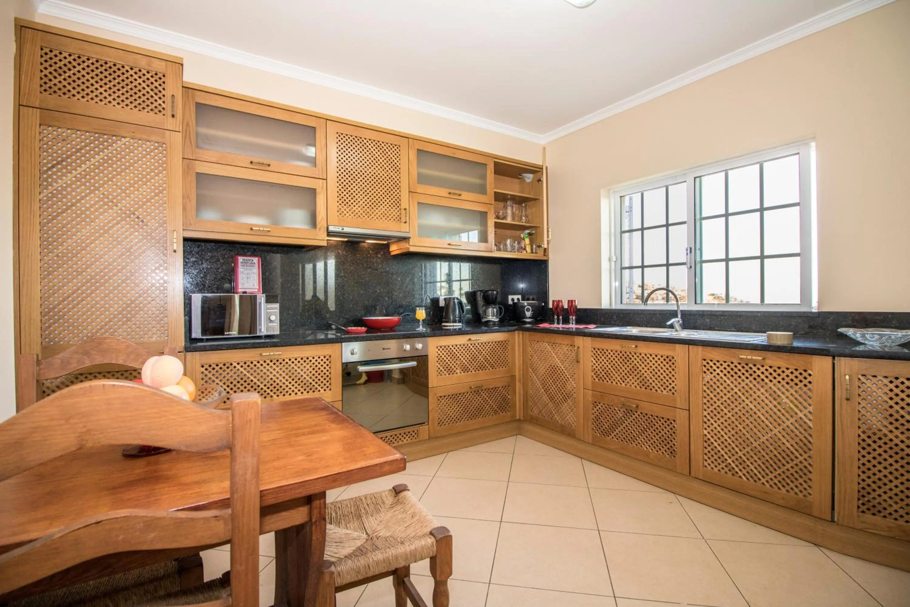 Kitchen or kitchenette in Villa Panoramica by Algarve Holidays