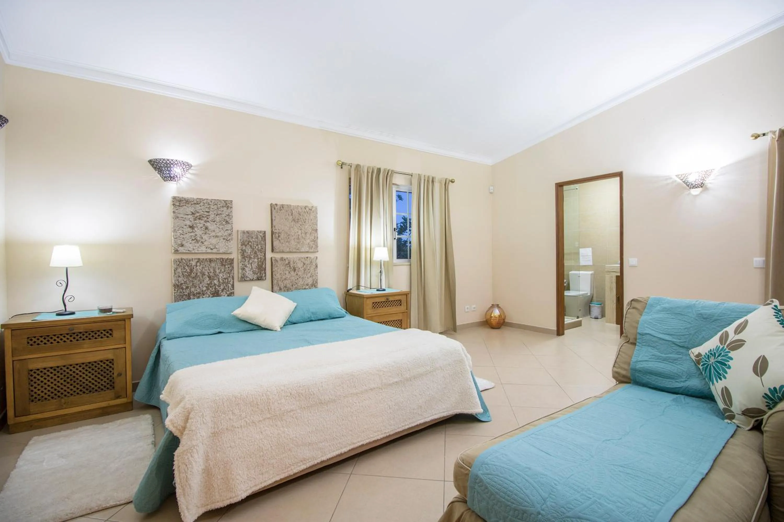Bedroom, Bed in Villa Panoramica by Algarve Holidays