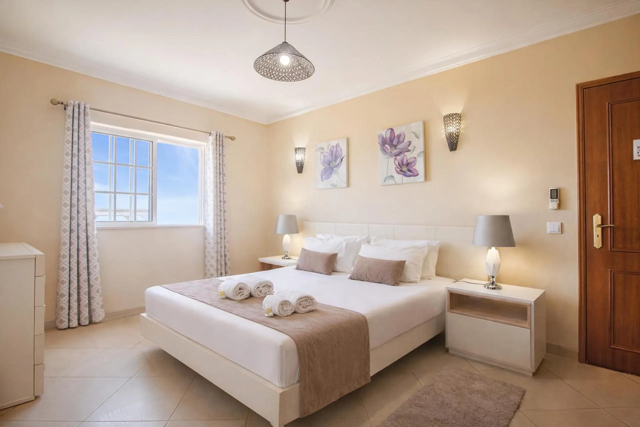 Bed in Villa Panoramica by Algarve Holidays
