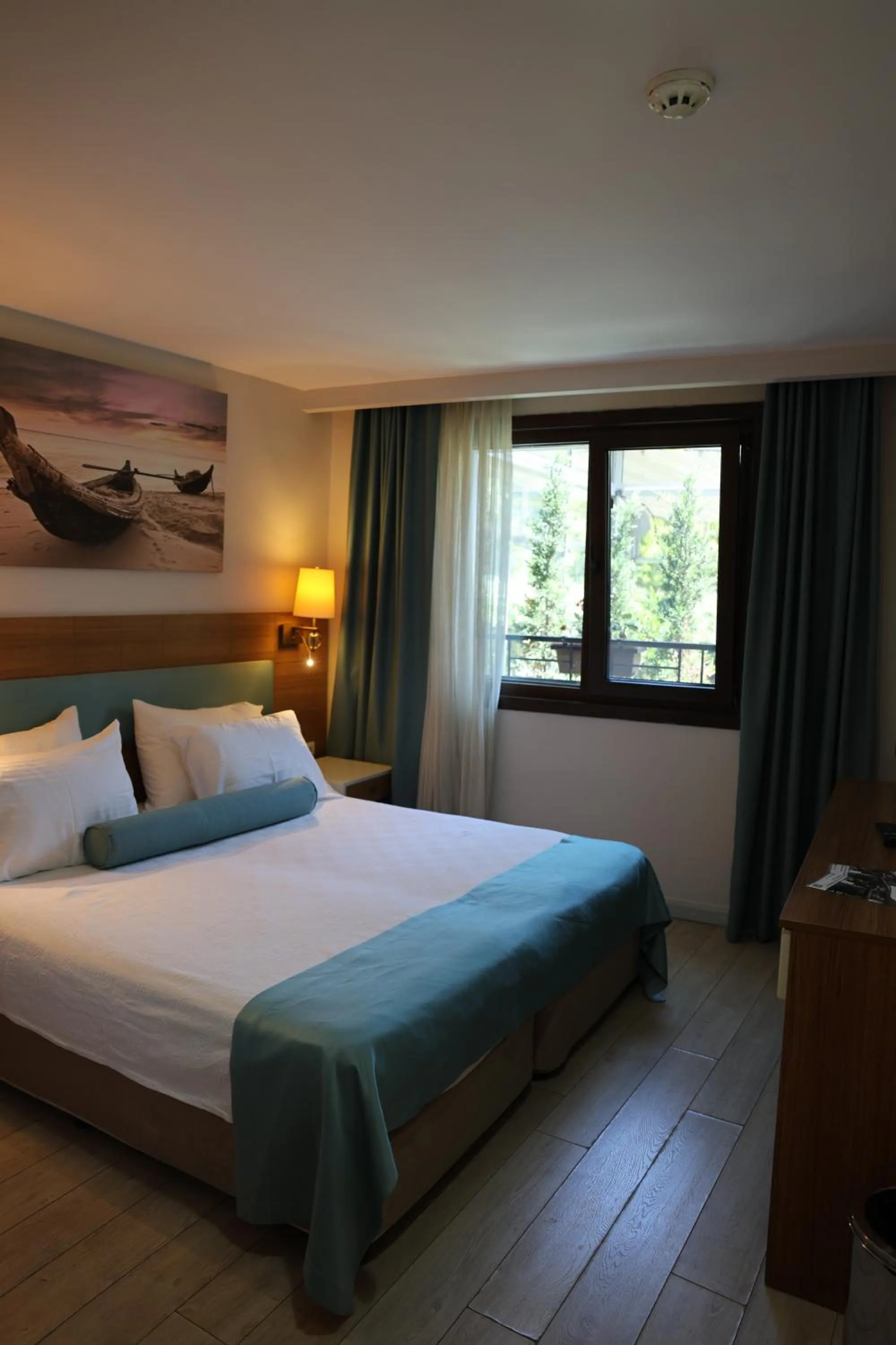 Photo of the whole room, Bed in Sardinia Otel