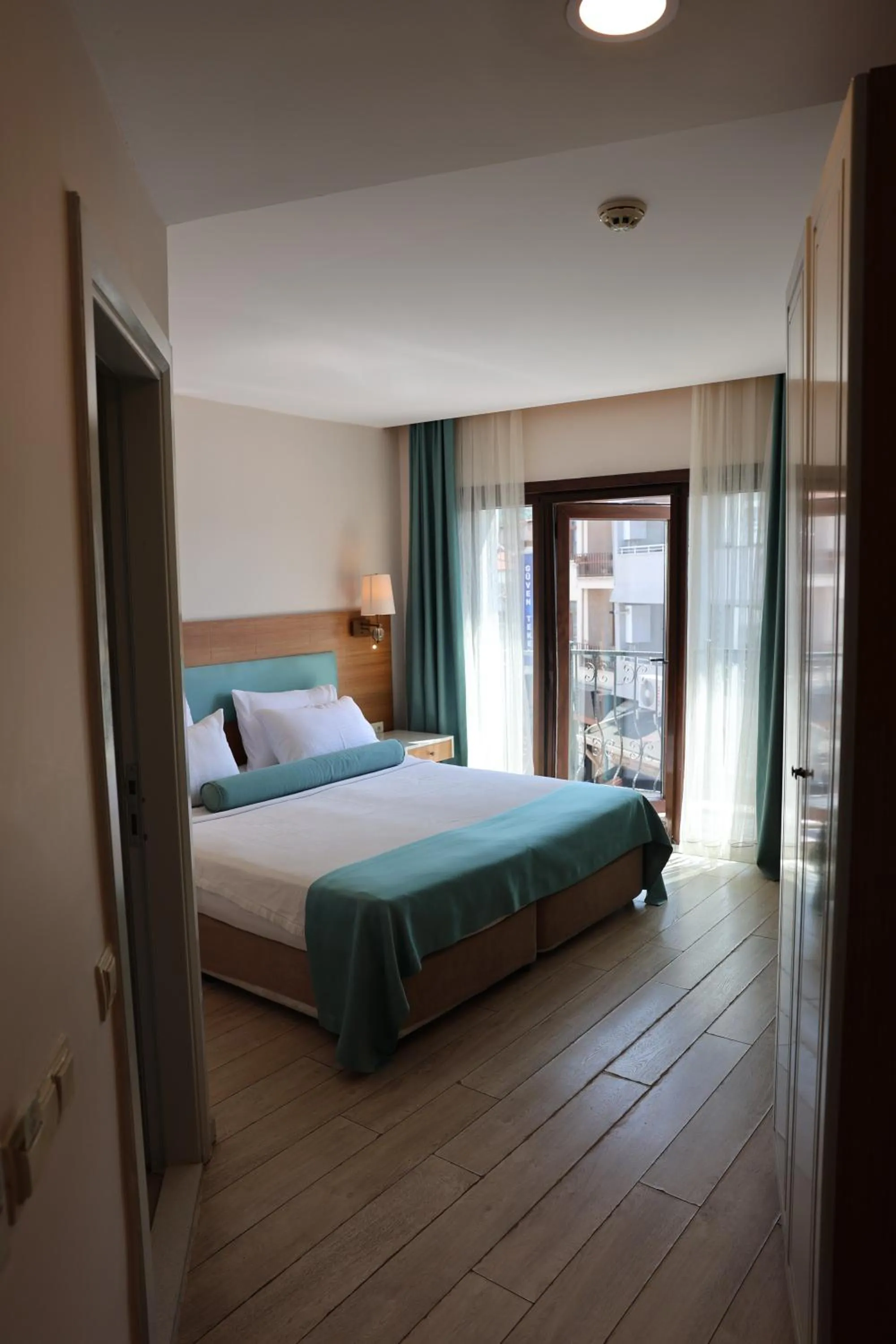 Photo of the whole room, Bed in Sardinia Otel