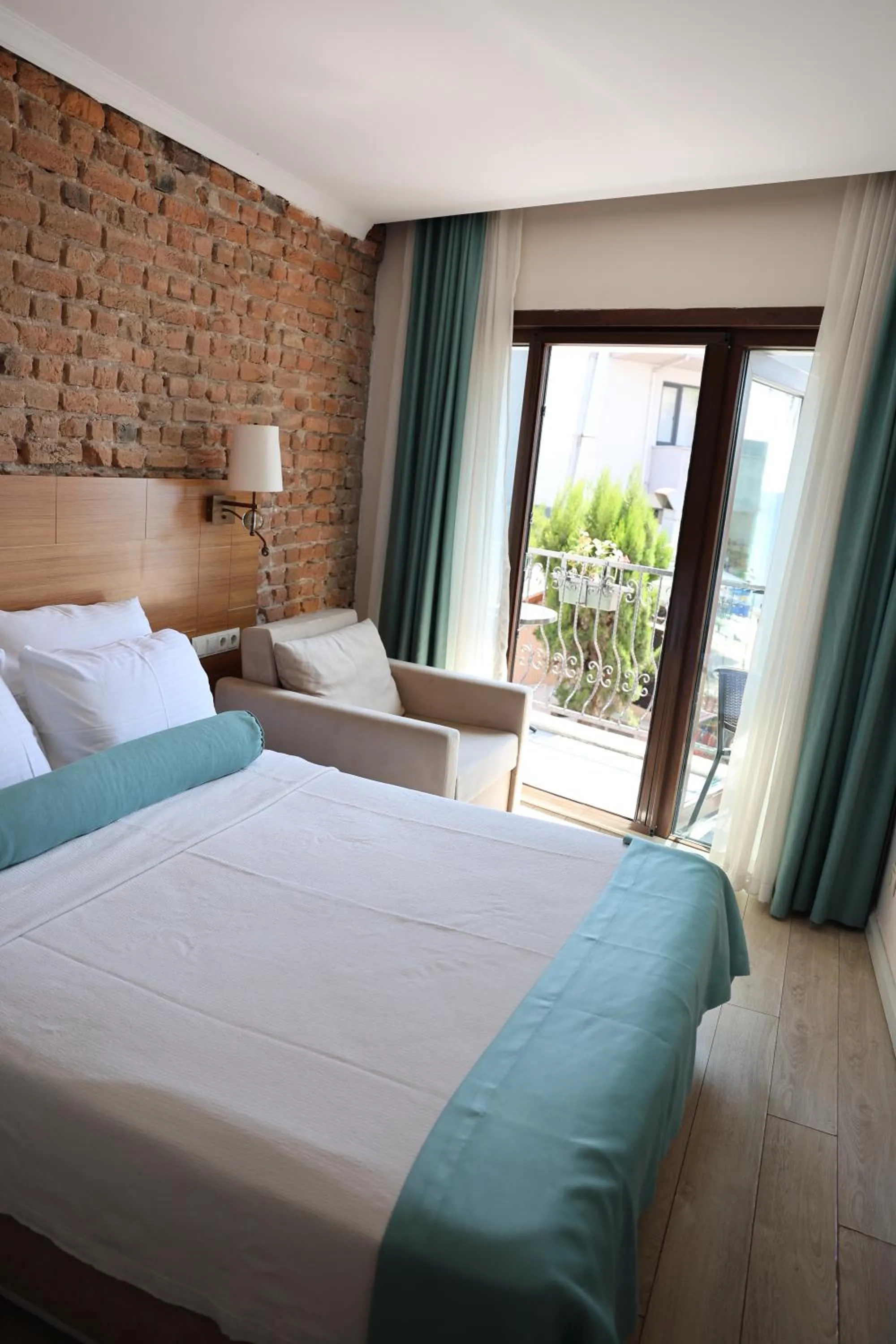Photo of the whole room, Bed in Sardinia Otel